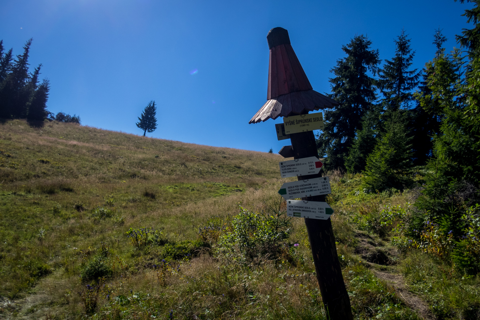 Z vojenskej zotavovne Smrekovica cez Nižné Šiprúnske sedlo do Bieleho potoka (Veľká Fatra)