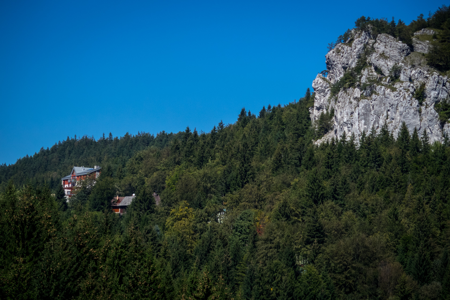 Z vojenskej zotavovne Smrekovica cez Nižné Šiprúnske sedlo do Bieleho potoka (Veľká Fatra)