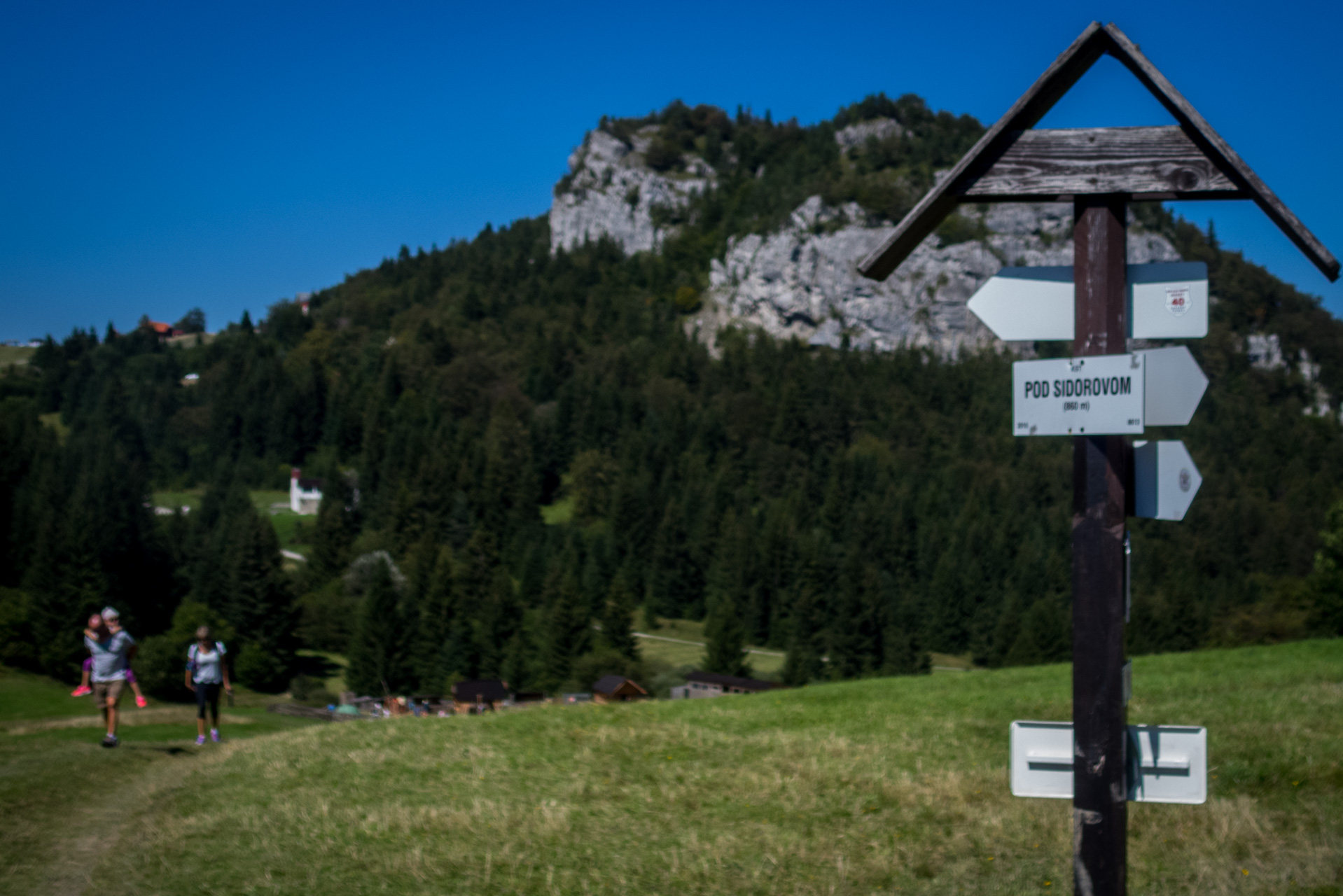 Z vojenskej zotavovne Smrekovica cez Nižné Šiprúnske sedlo do Bieleho potoka (Veľká Fatra)