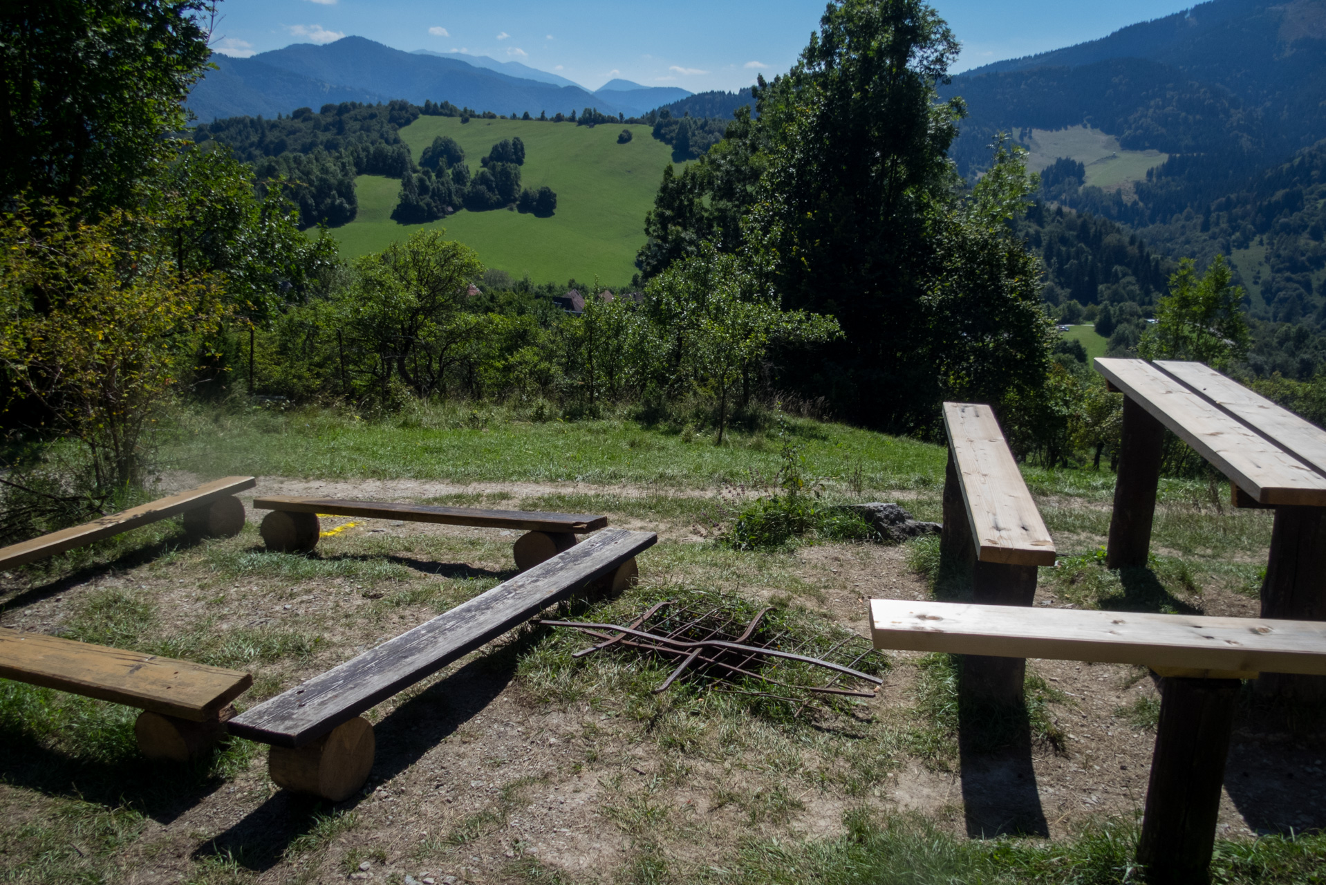 Z vojenskej zotavovne Smrekovica cez Nižné Šiprúnske sedlo do Bieleho potoka (Veľká Fatra)