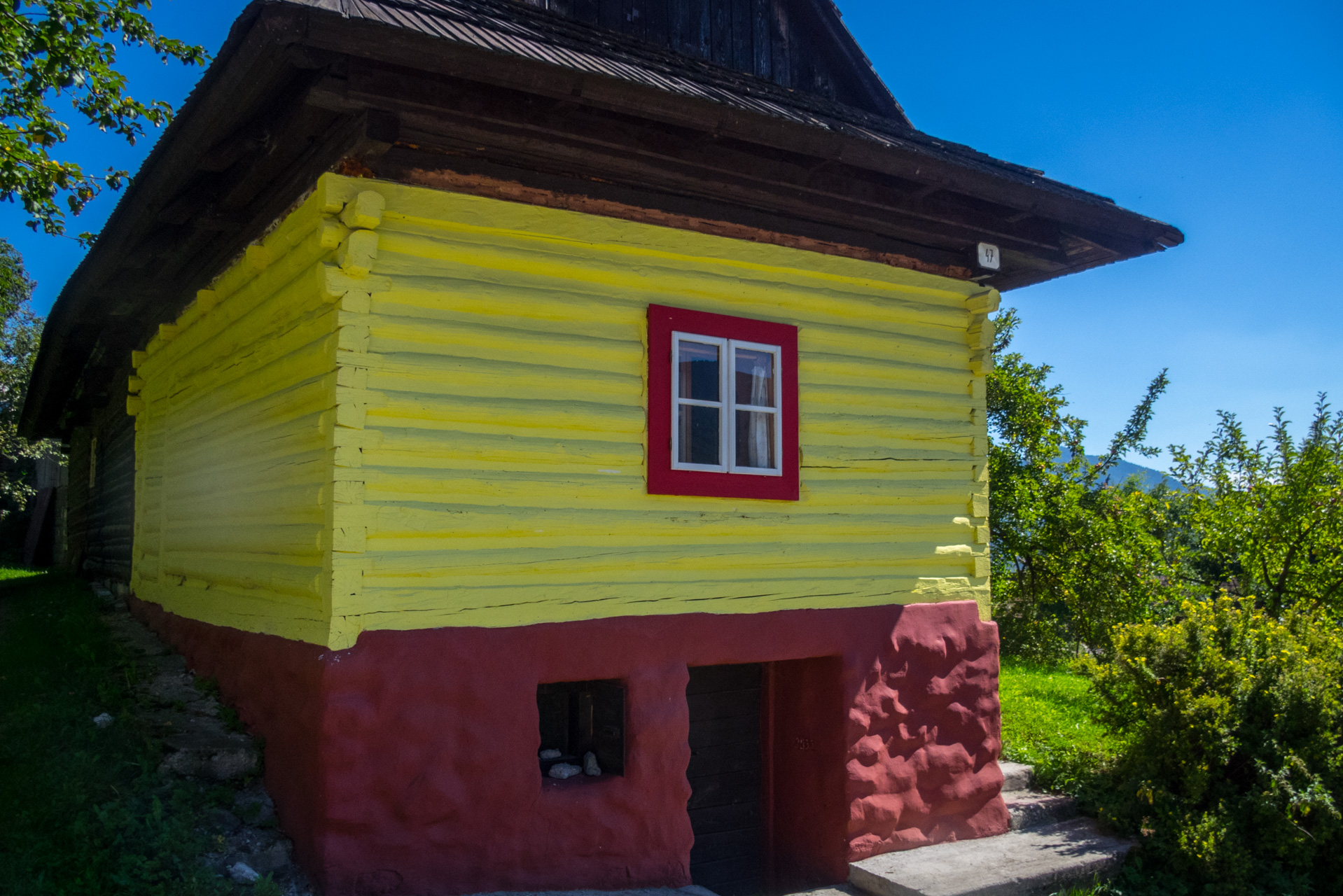 Z vojenskej zotavovne Smrekovica cez Nižné Šiprúnske sedlo do Bieleho potoka (Veľká Fatra)