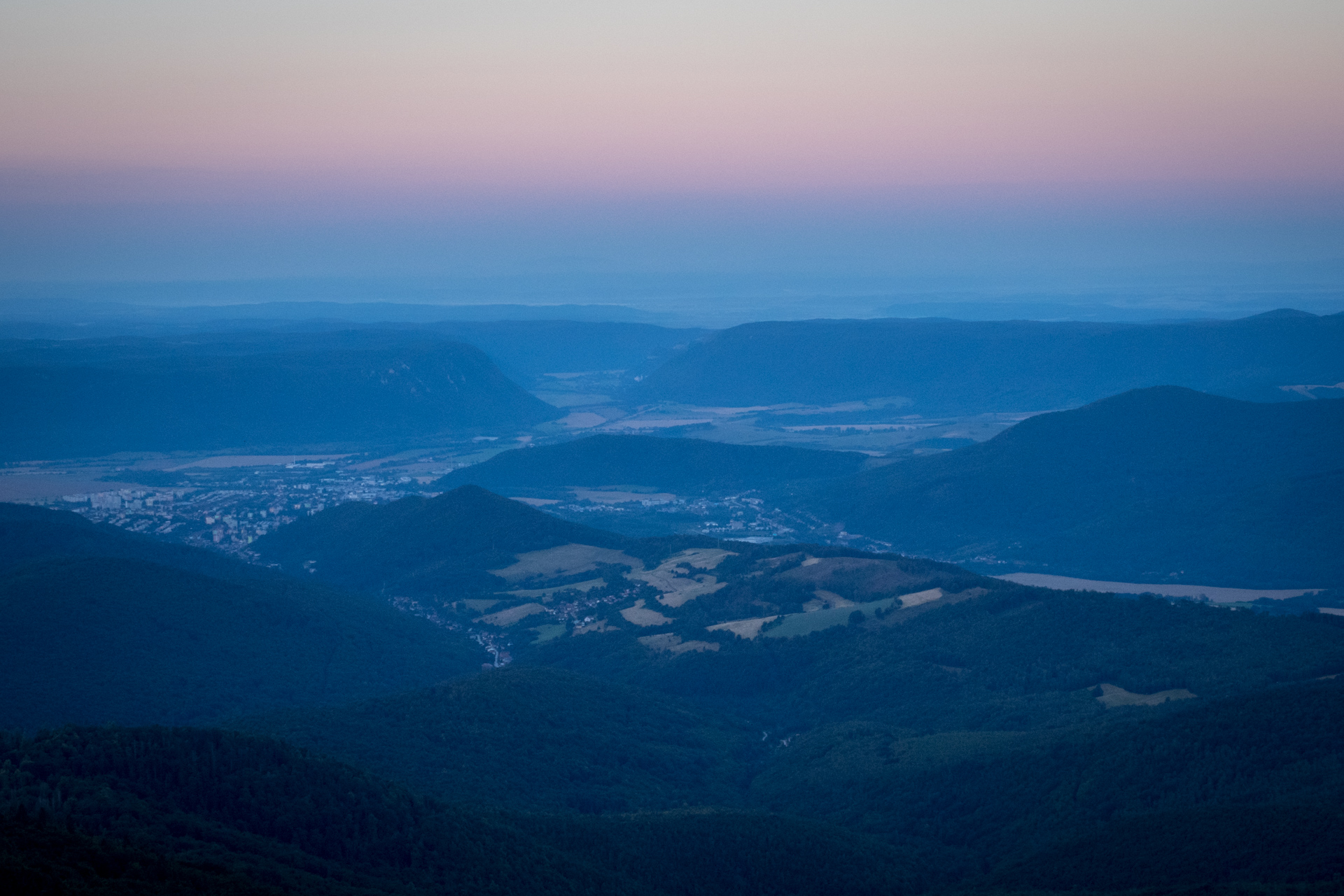 Zo Skaliska do Henclovej (Volovské vrchy)