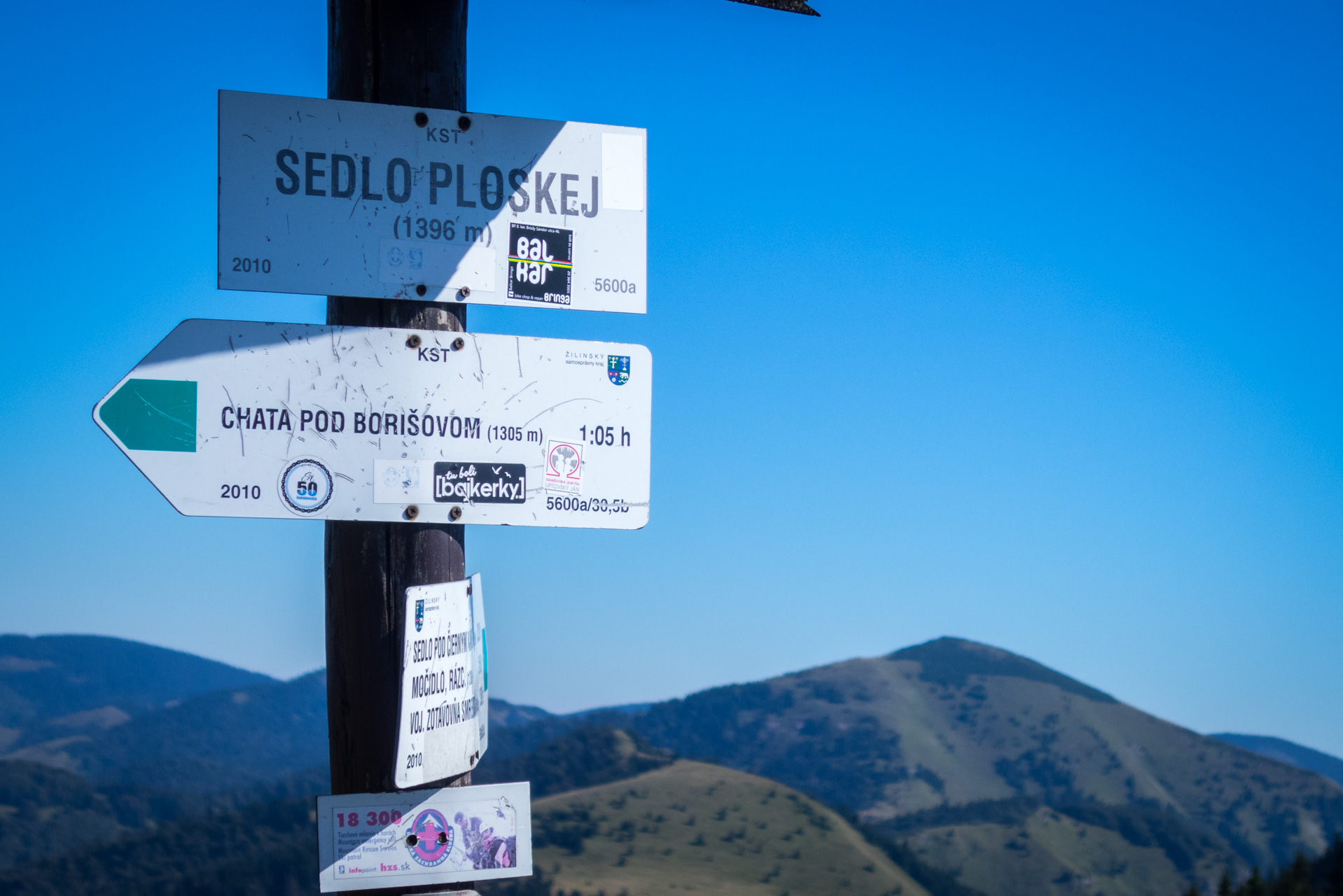 Zo Suchého vrchu cez Ploskú na voj. zotavovňu Smrekovica (Veľká Fatra)