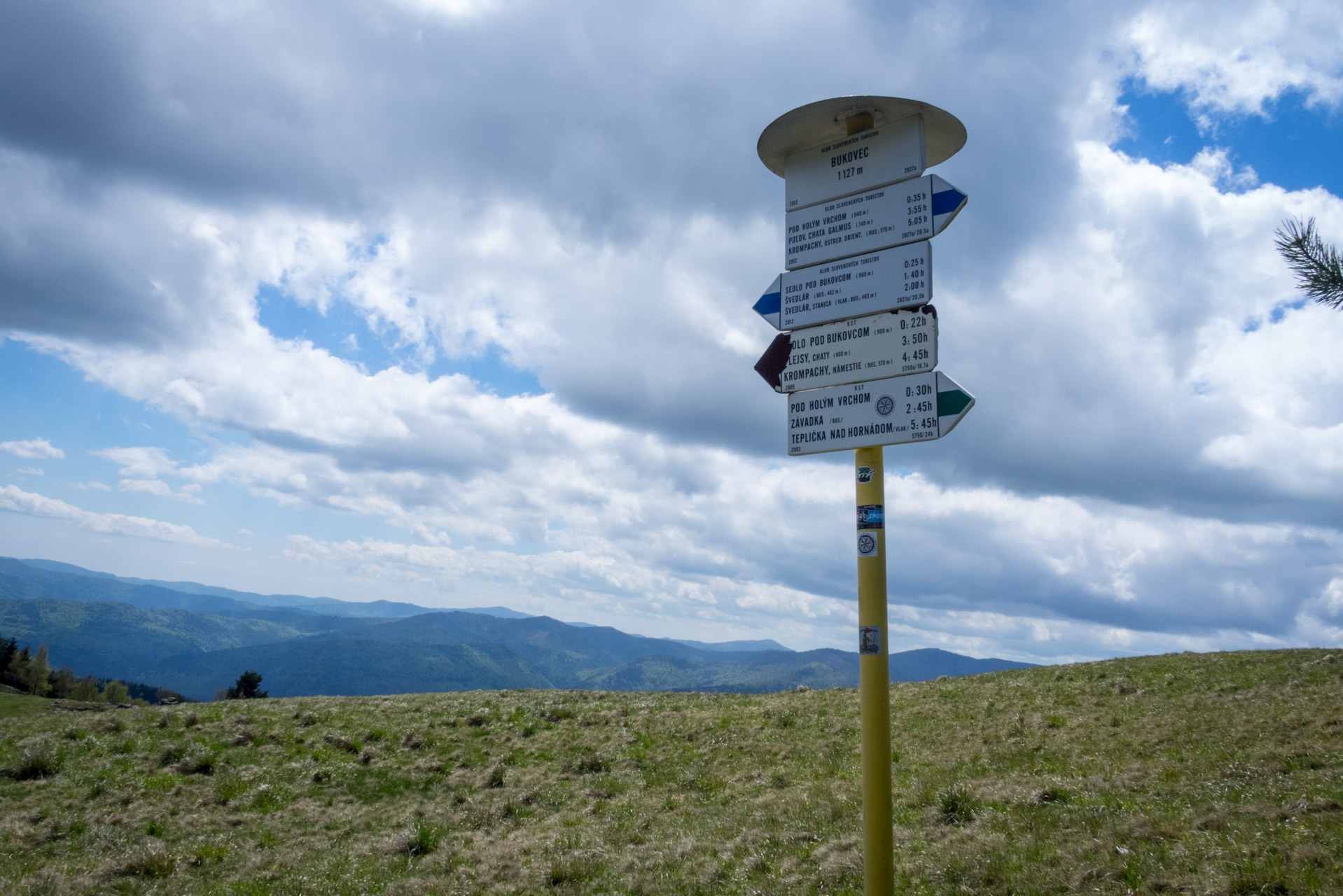 Holý vrch a Bukovec zo Švedlára (Volovské vrchy)