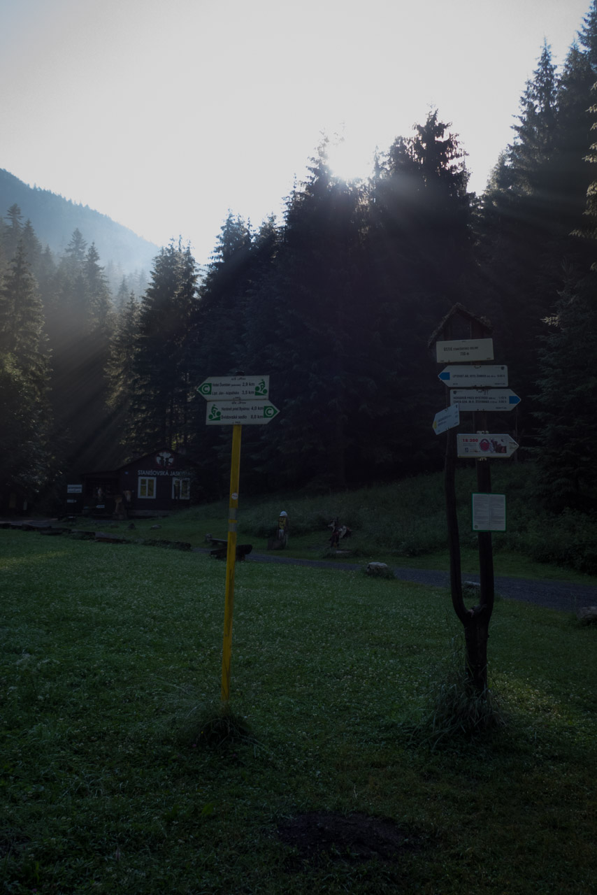 Krakova hoľa od Stanišovskej doliny, ústie (Nízke Tatry)