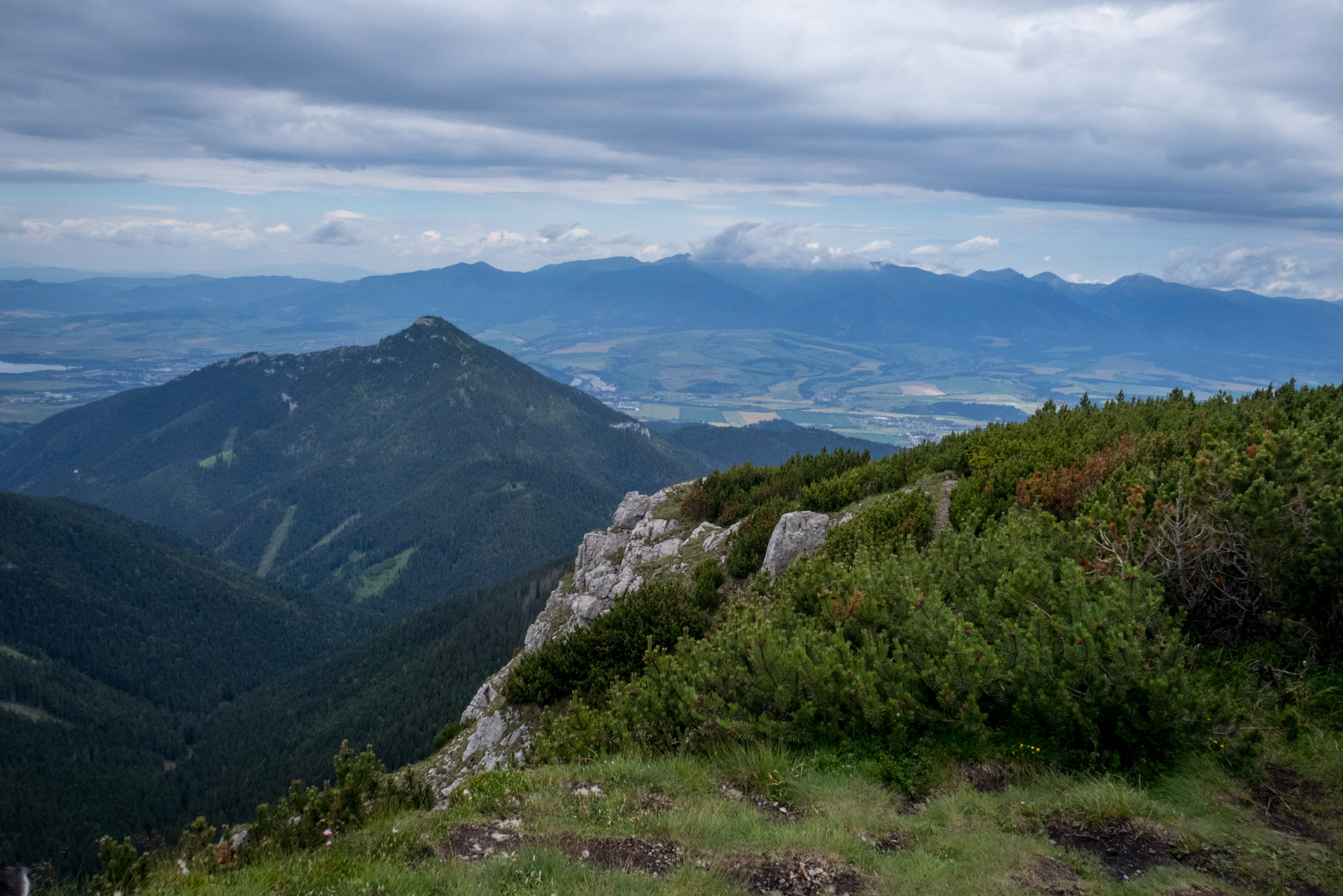 Krakova hoľa od Stanišovskej doliny, ústie (Nízke Tatry)