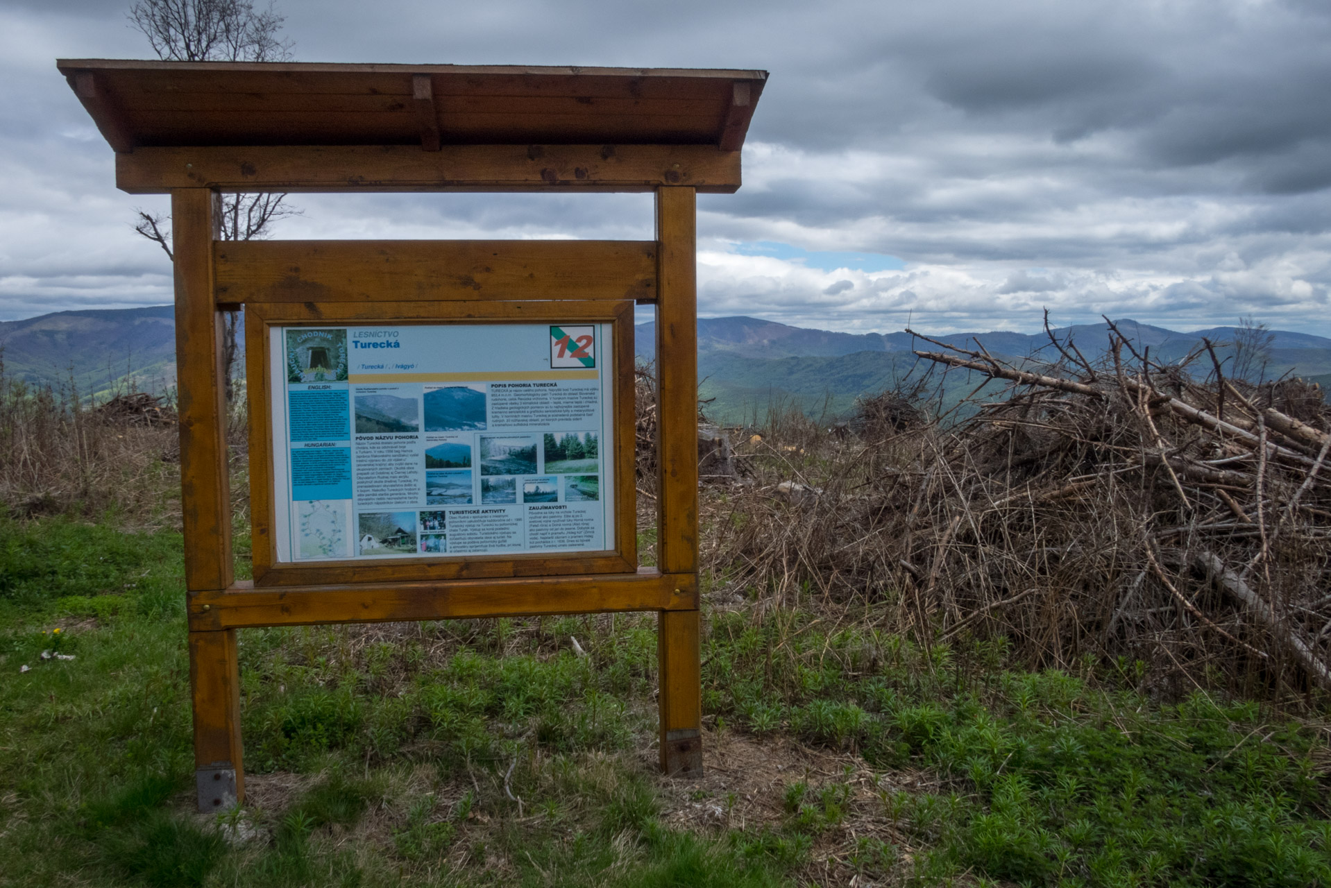 Opičia skala a Turecká z Rožňavskej bane (Revúcka vrchovina)