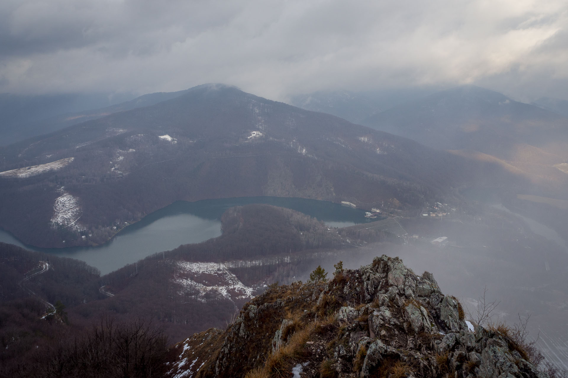 Sivec a Drienkova skala od Ružína (Čierna hora)