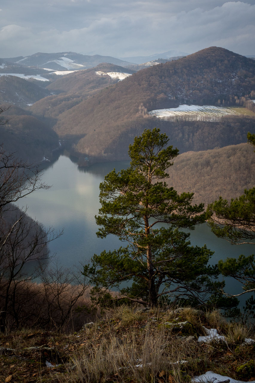 Sivec a Drienkova skala od Ružína (Čierna hora)