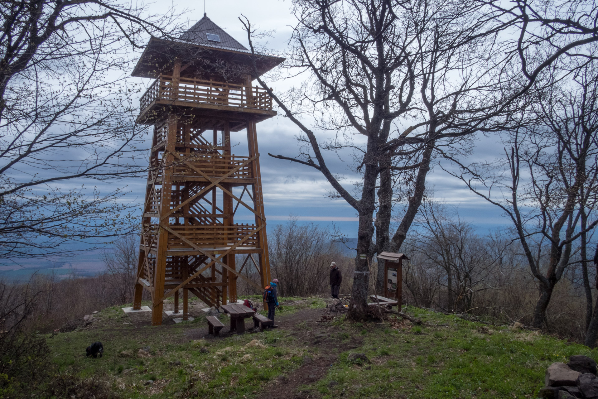 Veľký Milič a Skárošská vyhliadka z László tanya (Slanské vrchy)