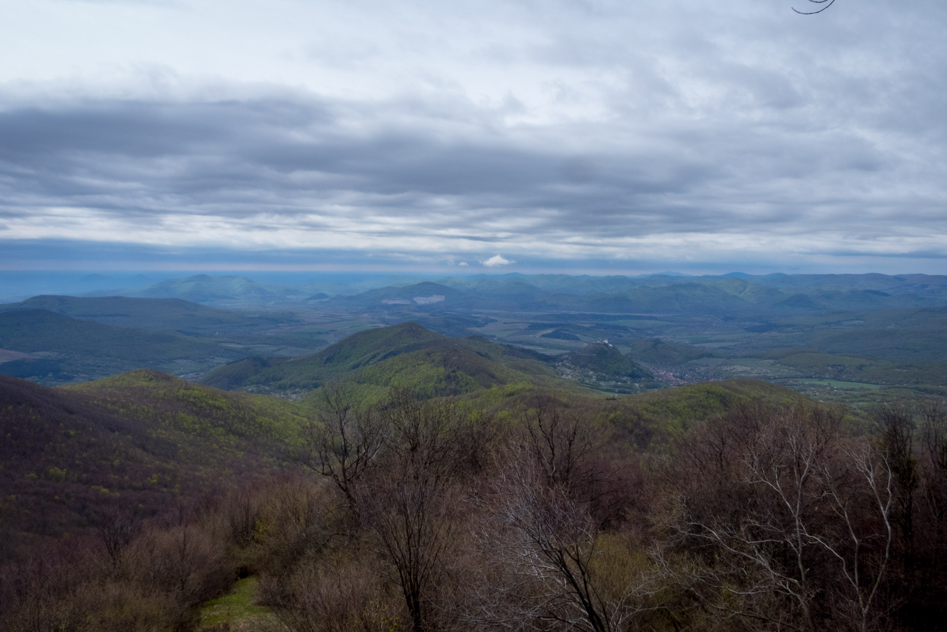 Veľký Milič a Skárošská vyhliadka z László tanya (Slanské vrchy)