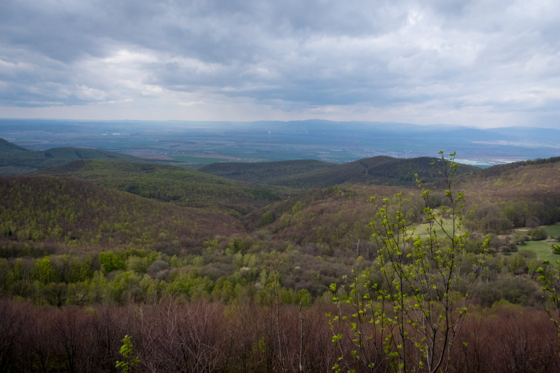 Veľký Milič a Skárošská vyhliadka z László tanya (Slanské vrchy)