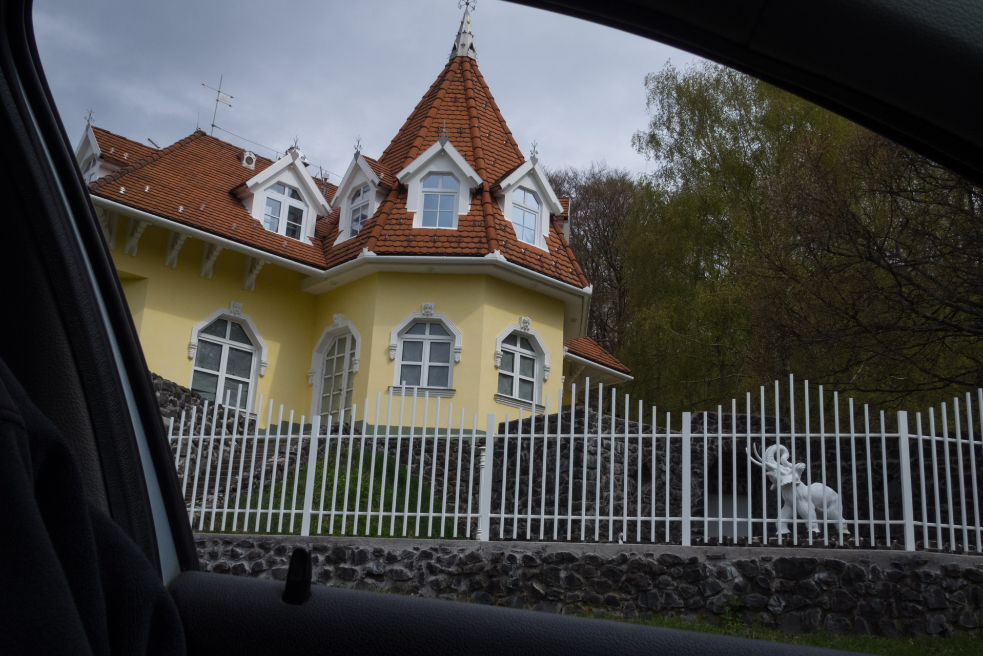 Veľký Milič a Skárošská vyhliadka z László tanya (Slanské vrchy)