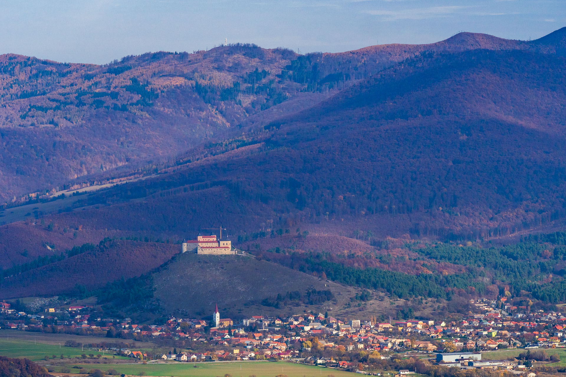 Dievčenská skala z Jablonovského sedla (Slovenský kras)