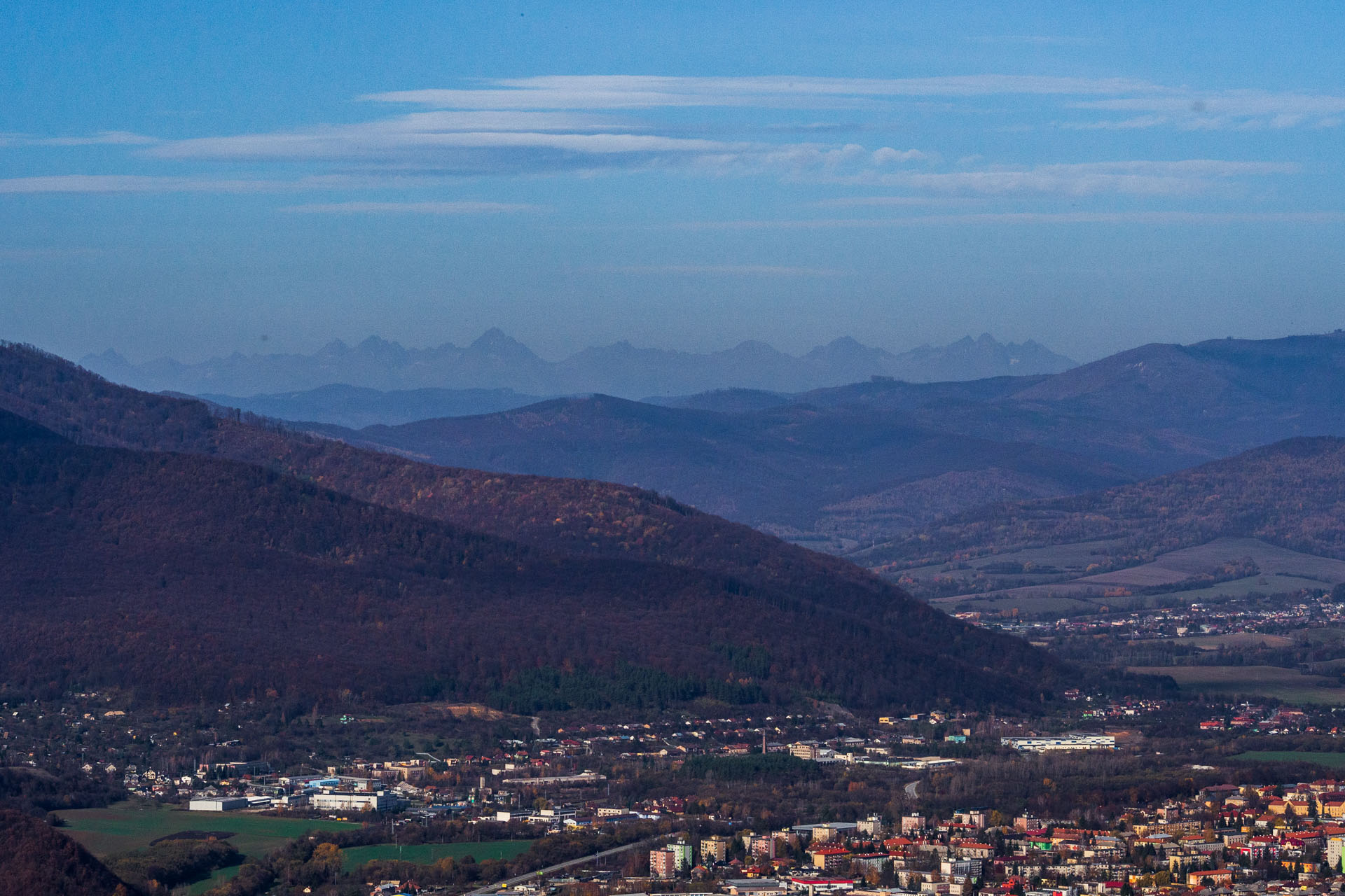 Dievčenská skala z Jablonovského sedla (Slovenský kras)