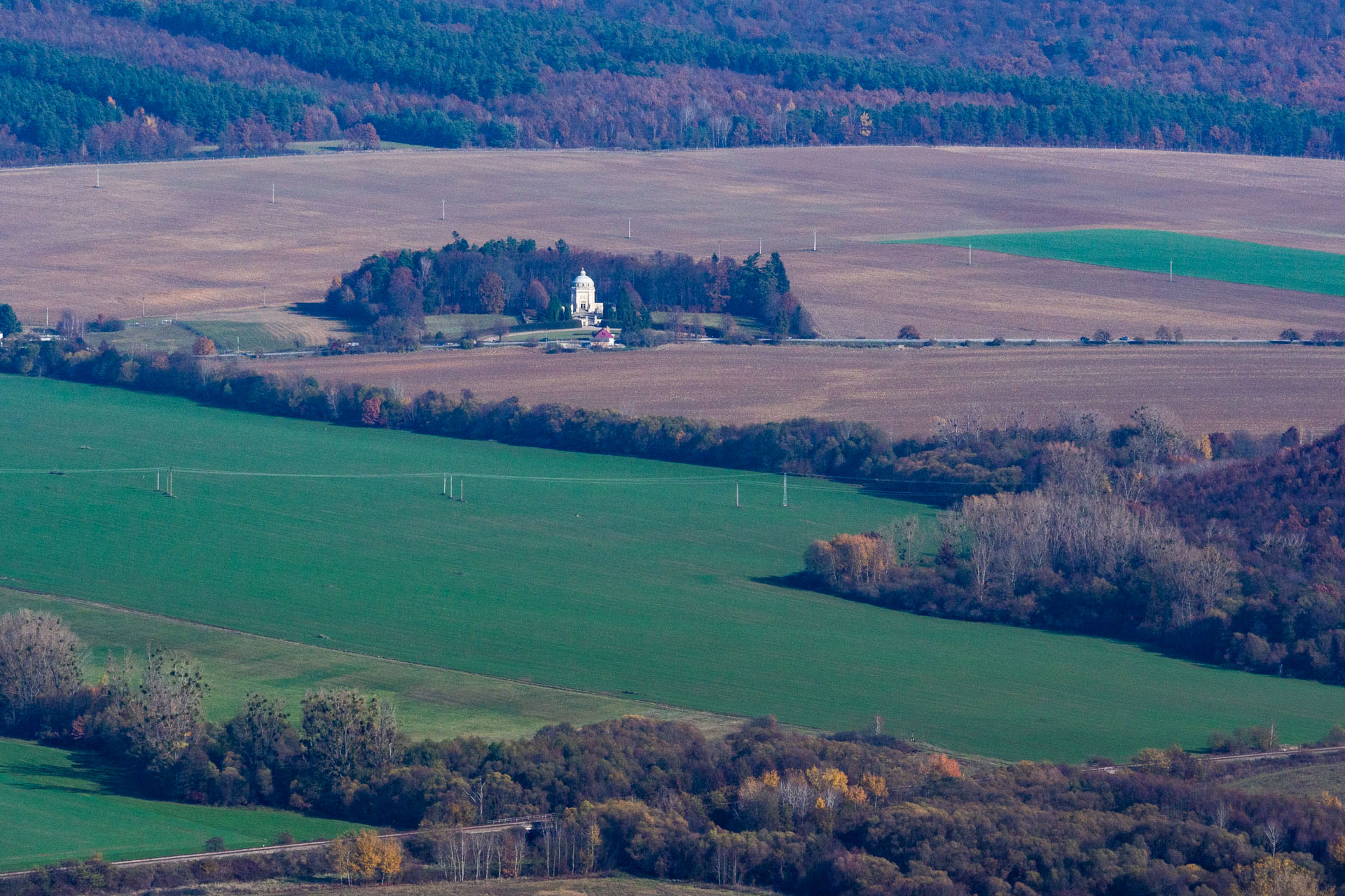 Dievčenská skala z Jablonovského sedla (Slovenský kras)