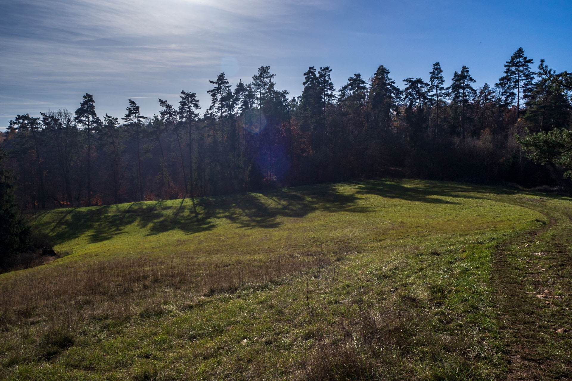 Dievčenská skala z Jablonovského sedla (Slovenský kras)