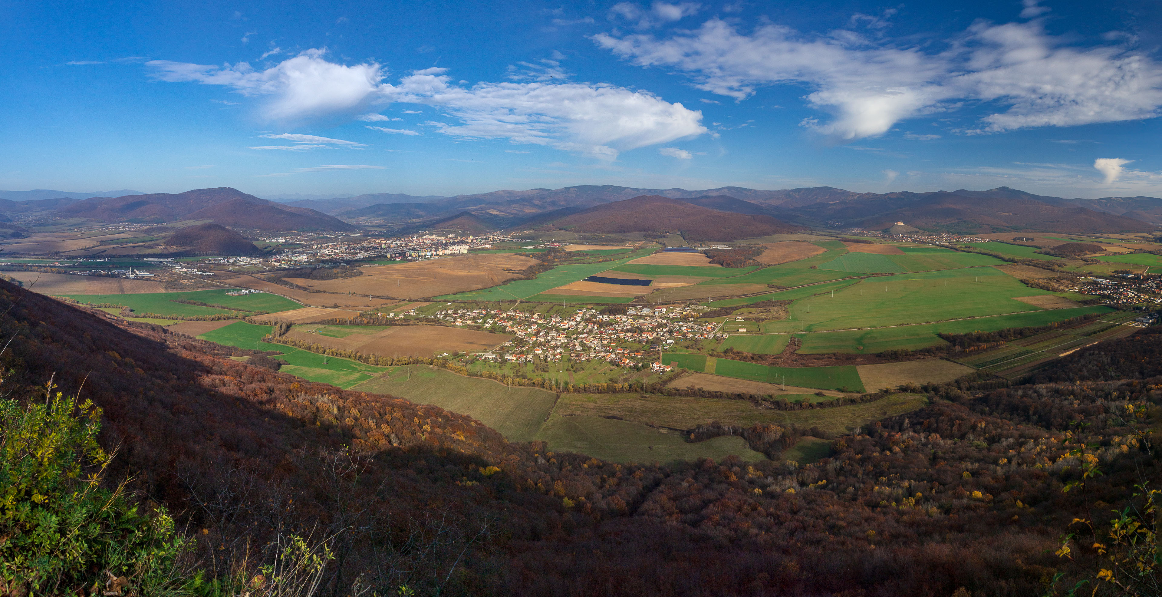 Dievčenská skala z Jablonovského sedla (Slovenský kras)