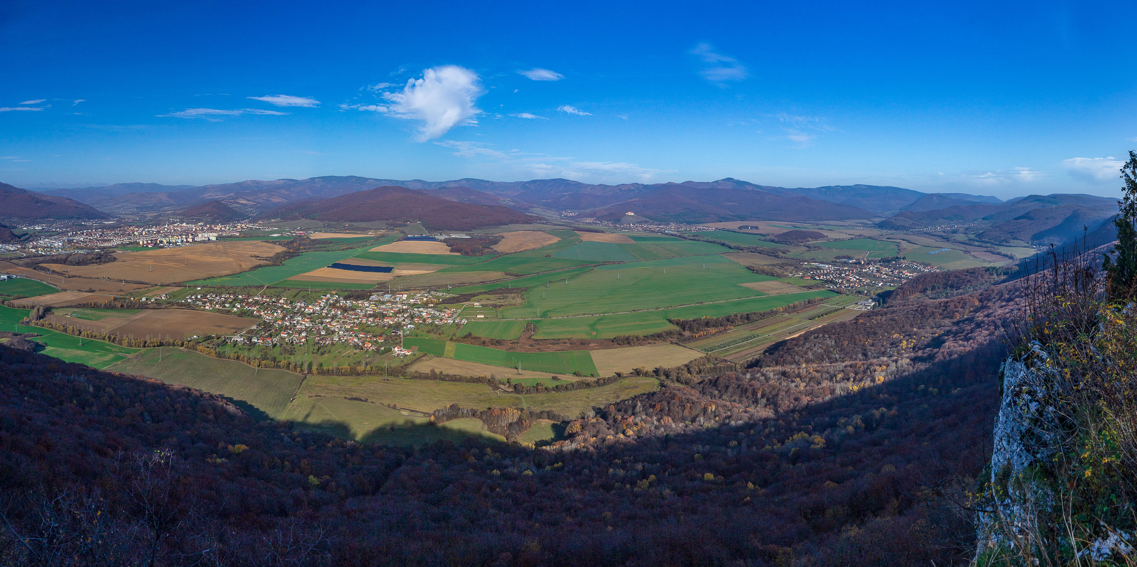 Dievčenská skala z Jablonovského sedla (Slovenský kras)