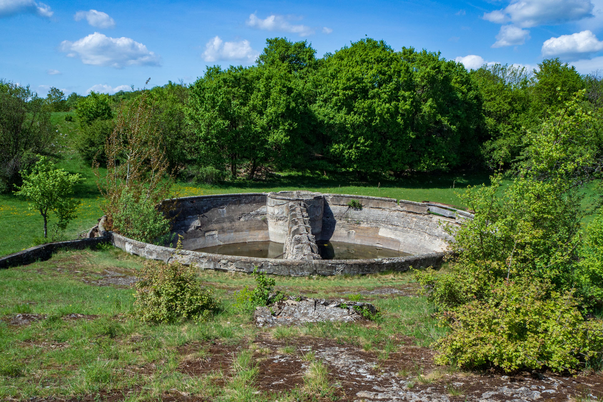 Gerlašská skala a Zvonárka z Honcov (Slovenský kras)