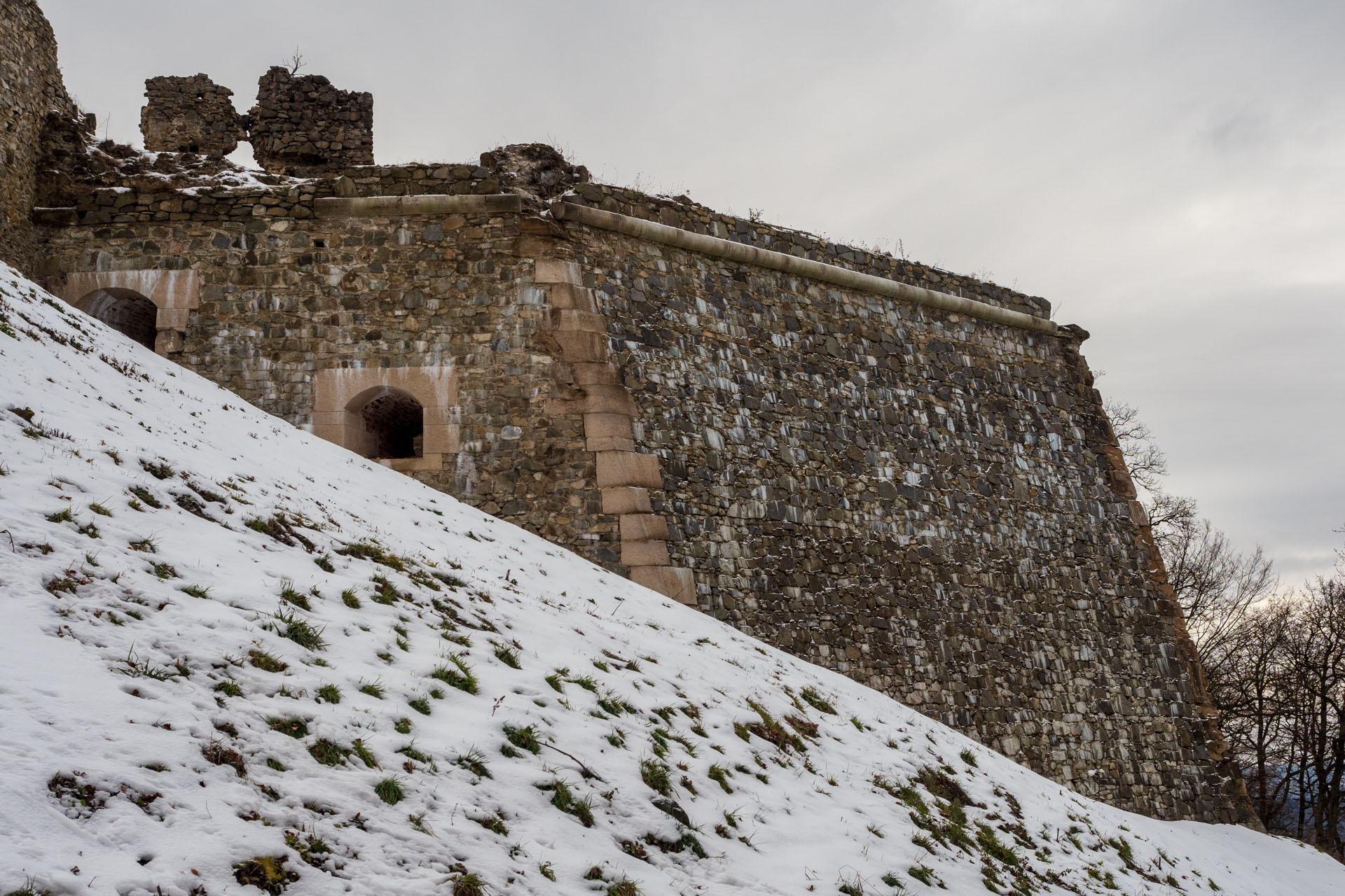 Hrad Šariš z Veľkého Šariša (Šariš)