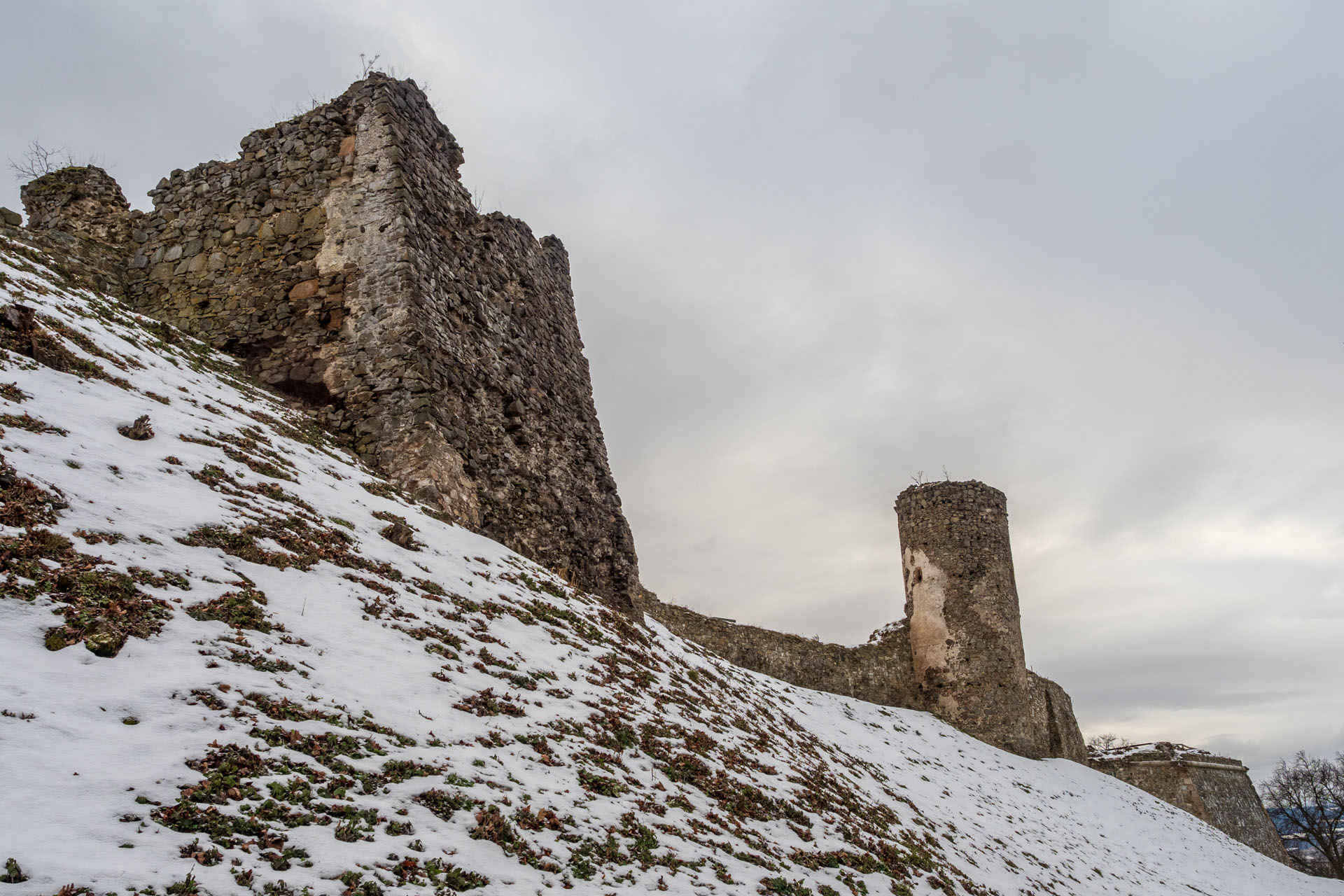 Hrad Šariš z Veľkého Šariša (Šariš)