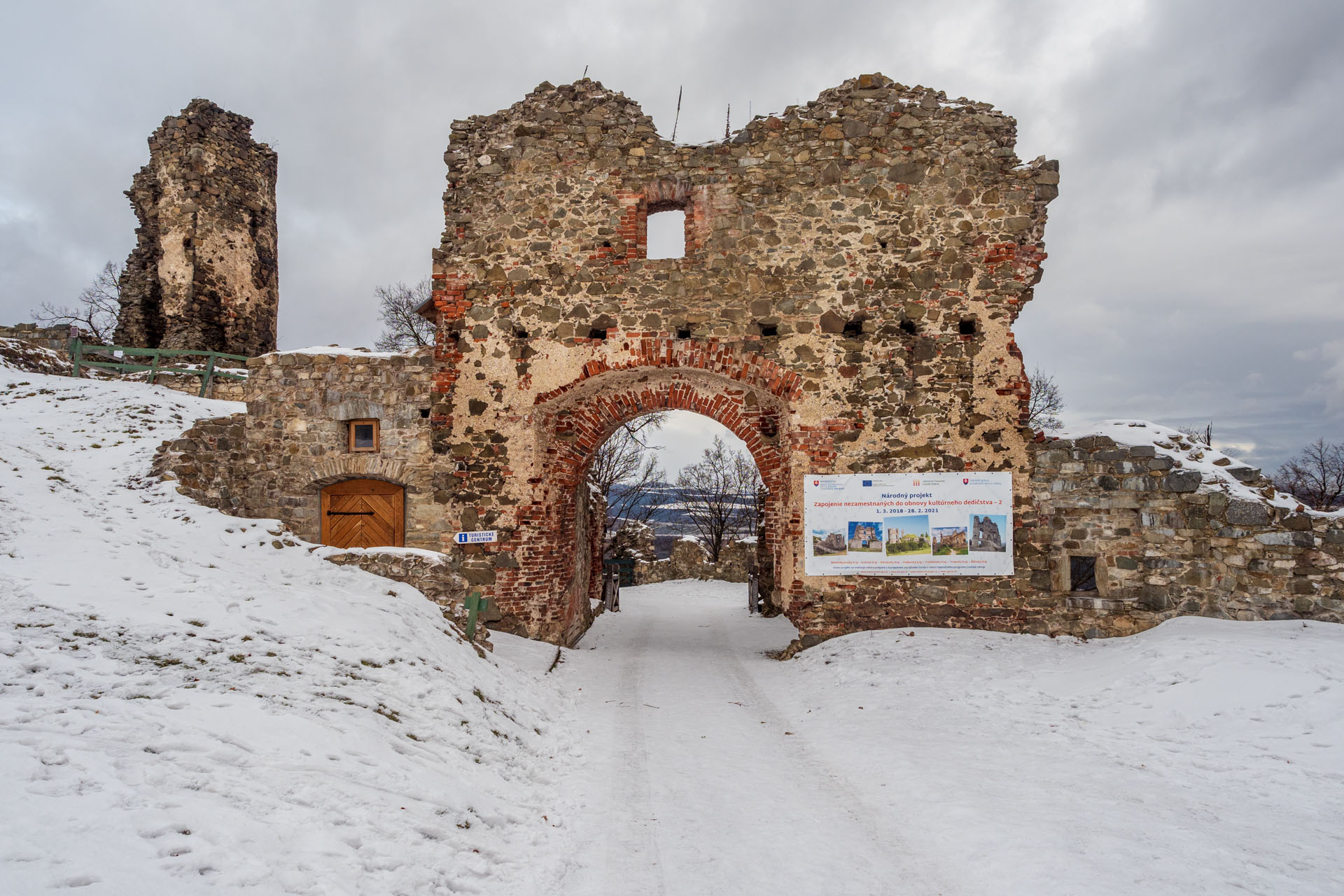 Hrad Šariš z Veľkého Šariša (Šariš)