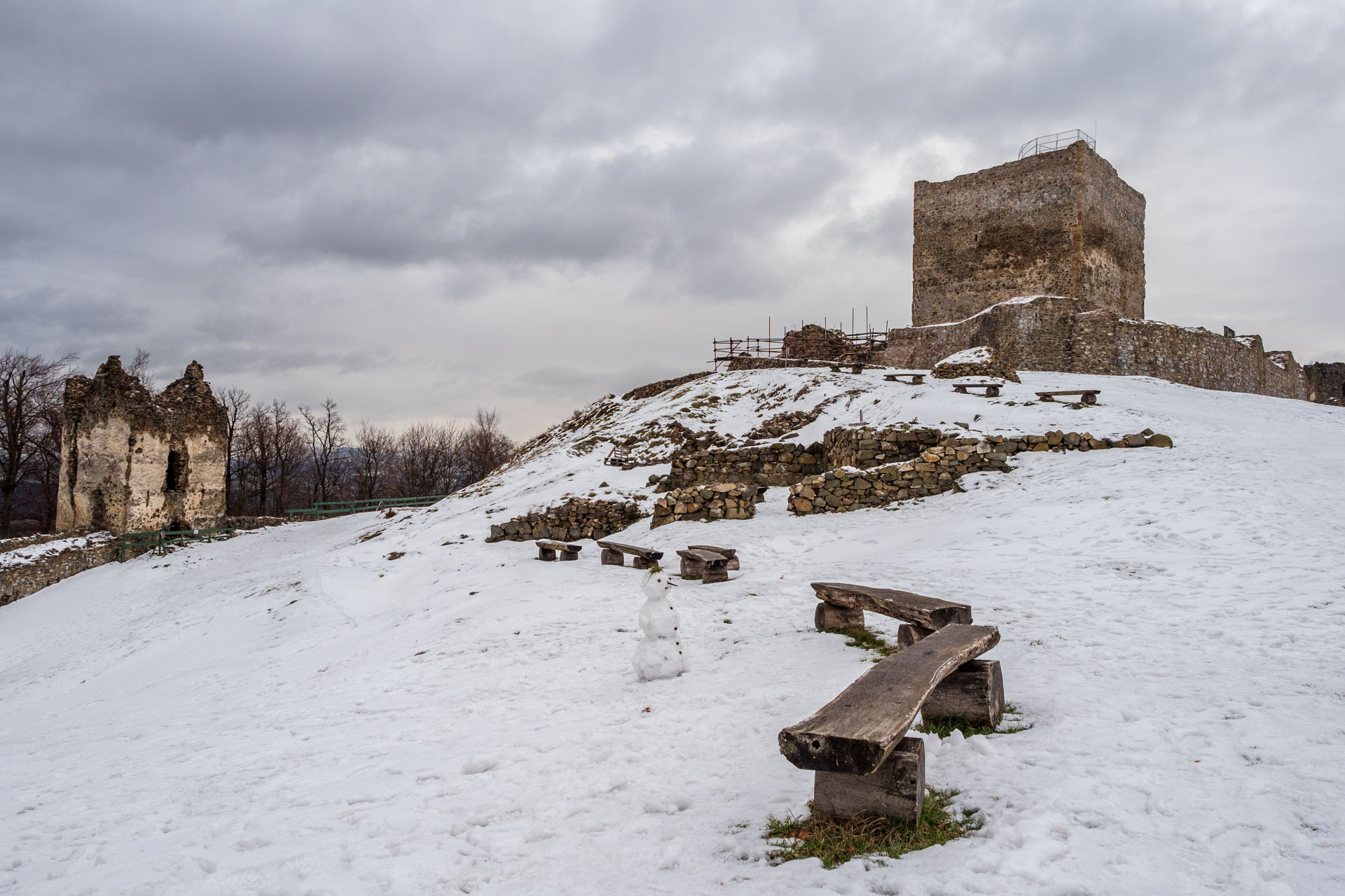 Hrad Šariš z Veľkého Šariša (Šariš)