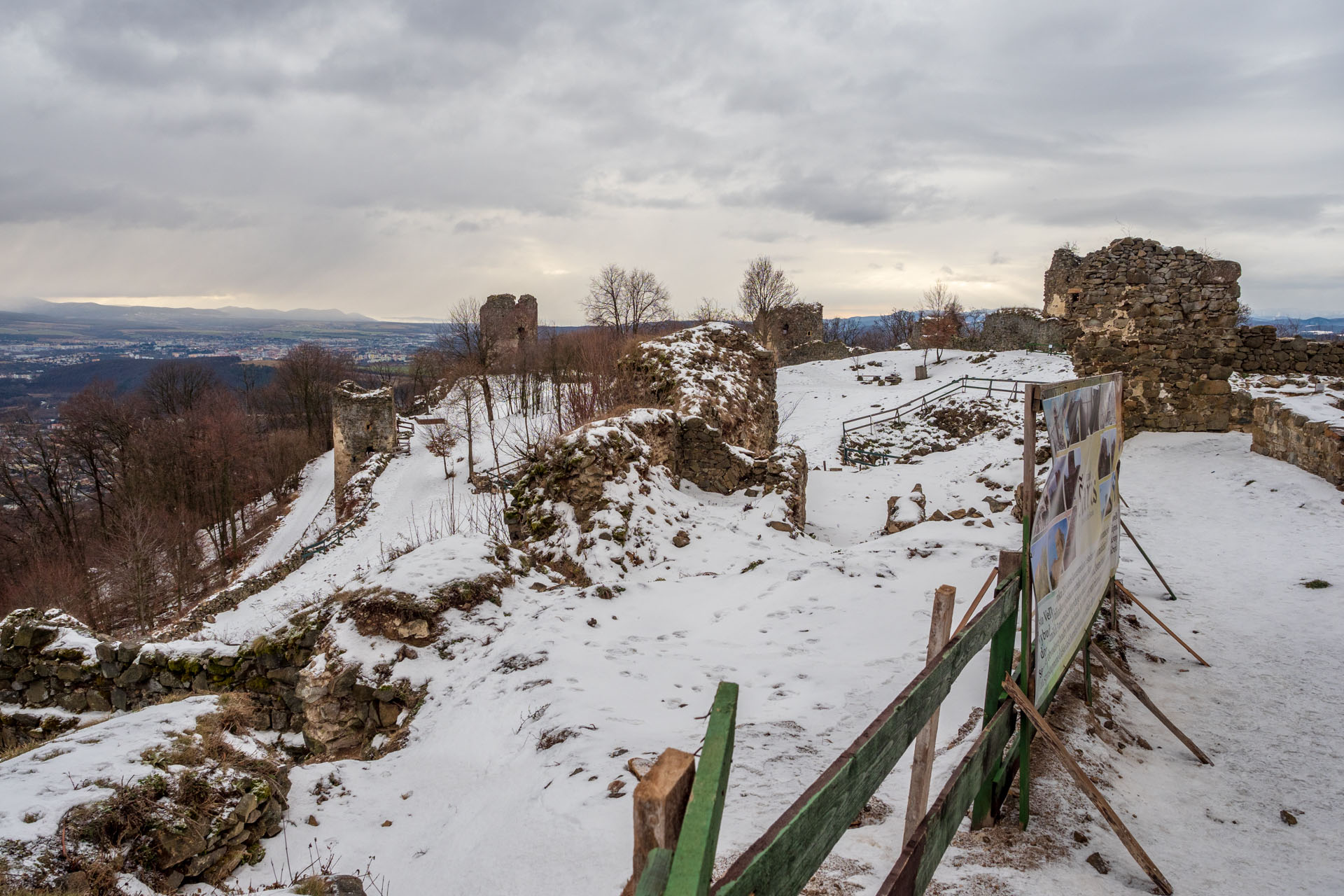 Hrad Šariš z Veľkého Šariša (Šariš)