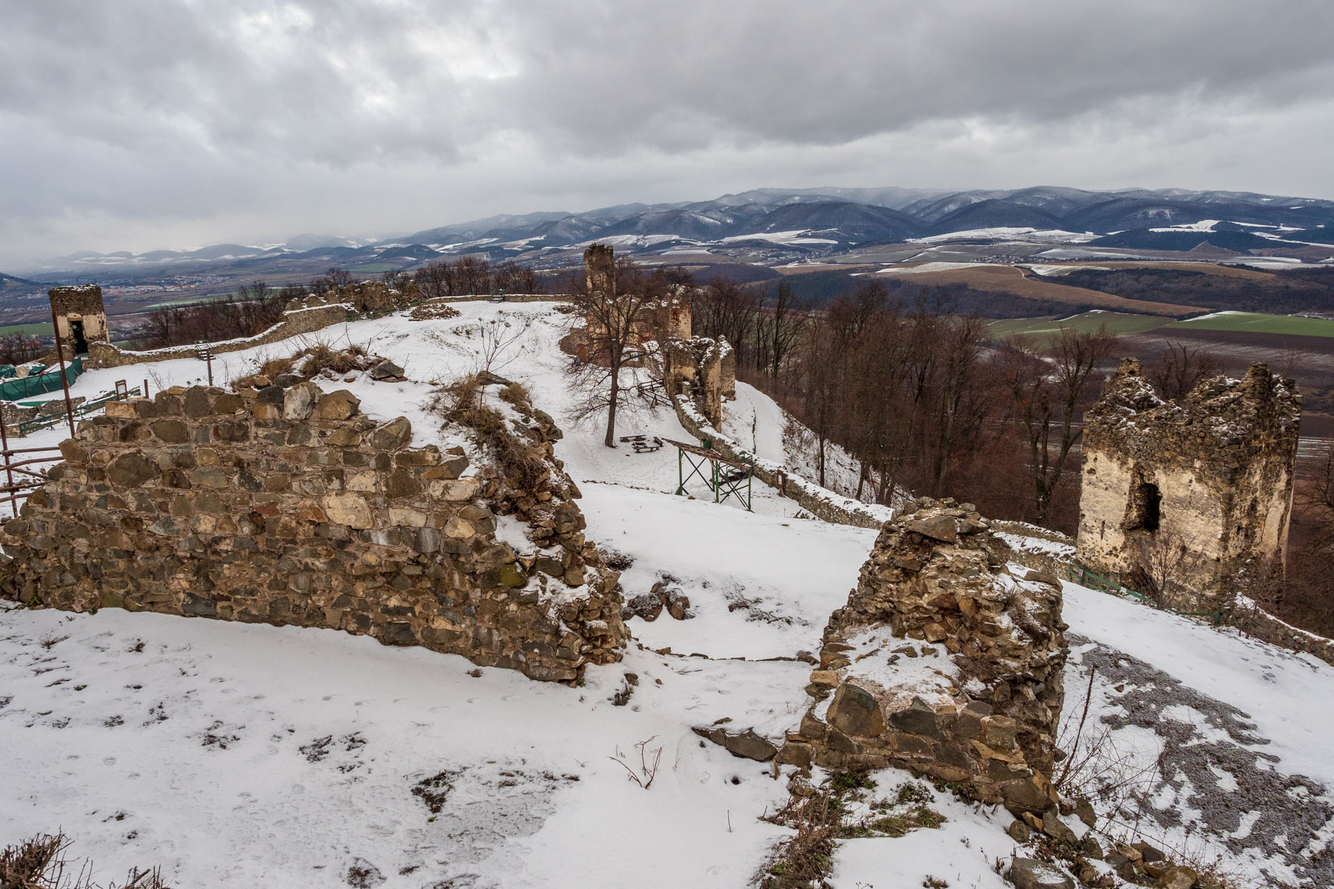 Hrad Šariš z Veľkého Šariša (Šariš)