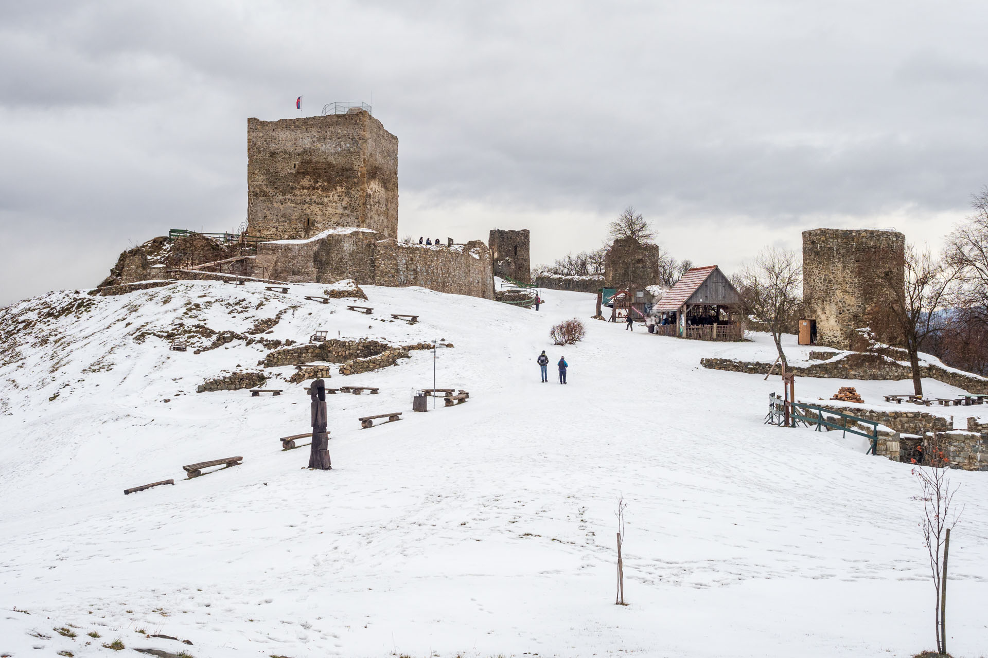 Hrad Šariš z Veľkého Šariša (Šariš)