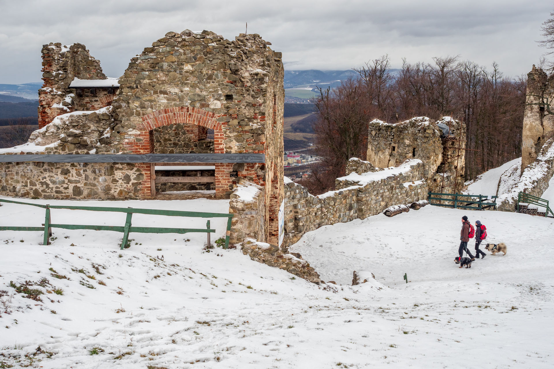 Hrad Šariš z Veľkého Šariša (Šariš)