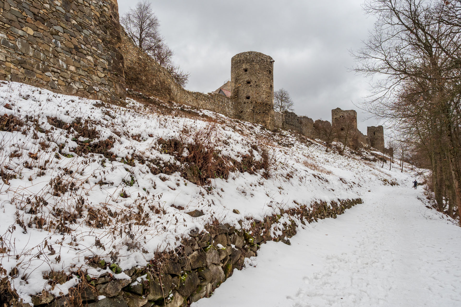 Hrad Šariš z Veľkého Šariša (Šariš)