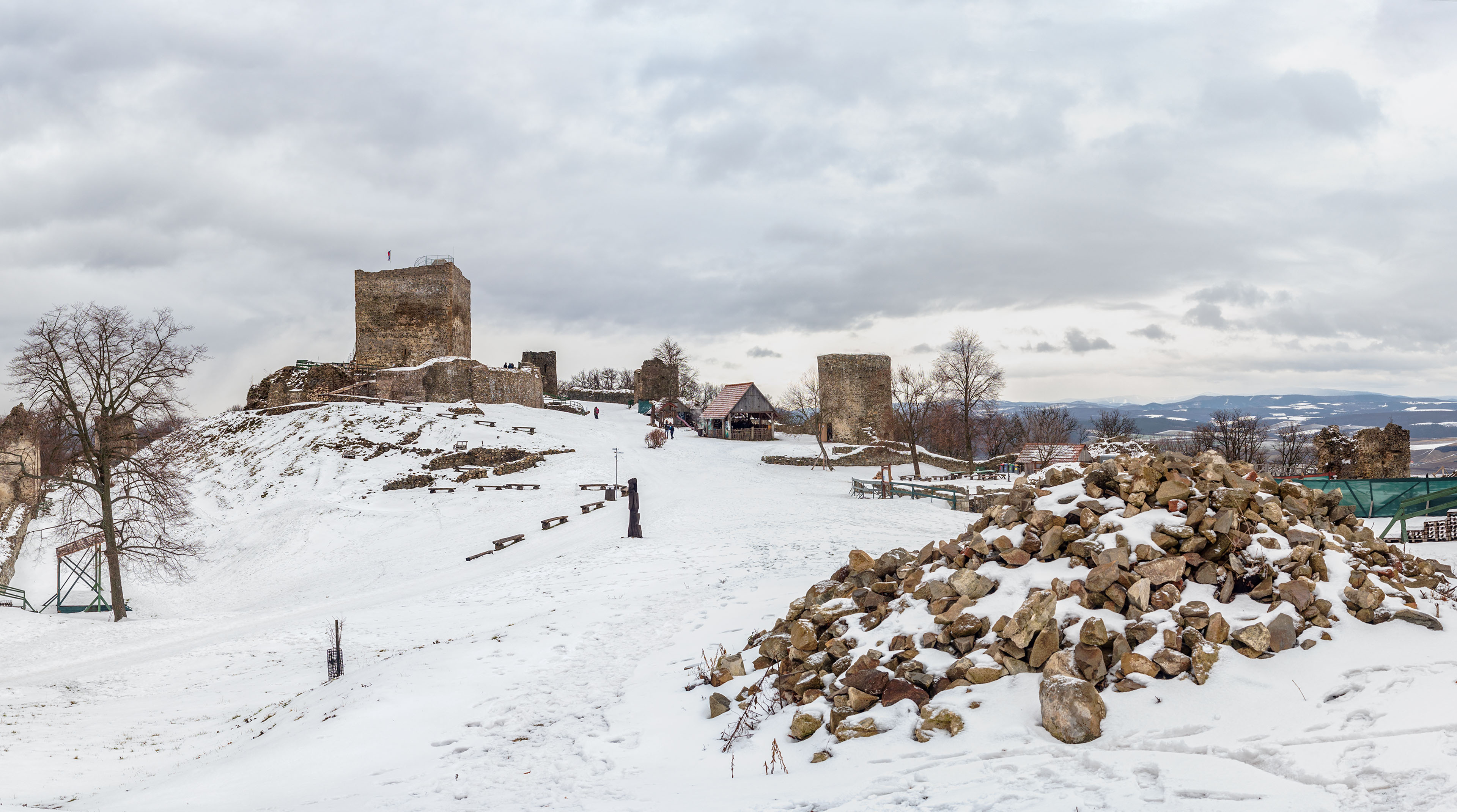 Hrad Šariš z Veľkého Šariša (Šariš)