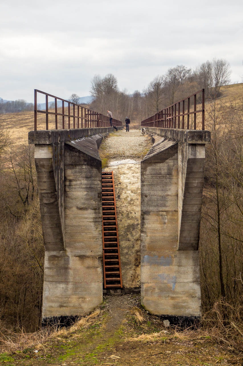 Koprášsky viadukt, Koprášsky a Slavošovský tunel zo Slavošoviec (Stolické vrchy)