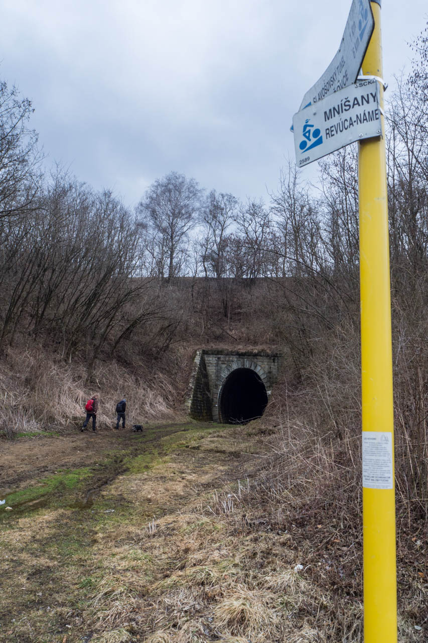 Koprášsky viadukt, Koprášsky a Slavošovský tunel zo Slavošoviec (Stolické vrchy)