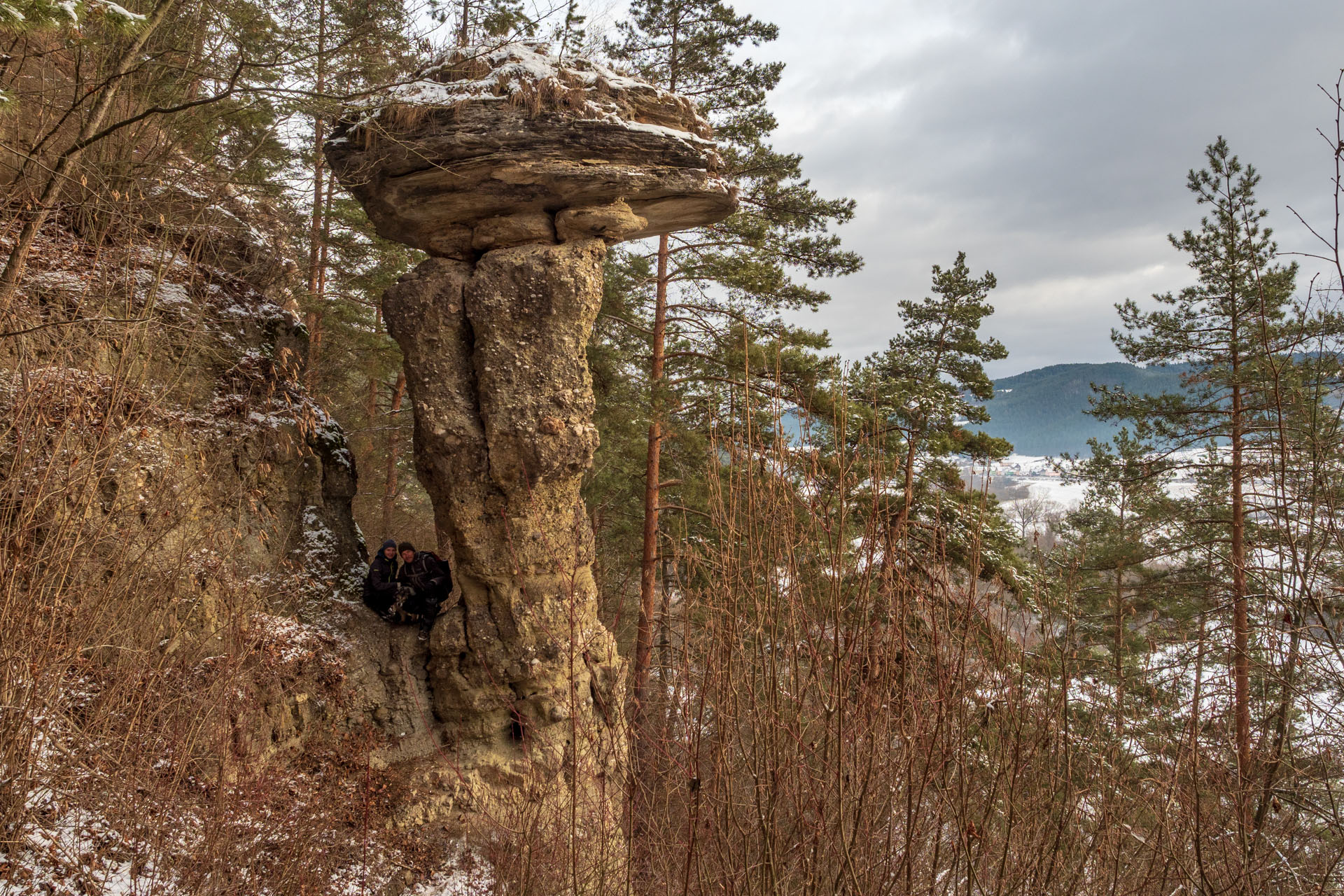 Markušovský skalný hríb a Šikľavá skala (Volovské vrchy)