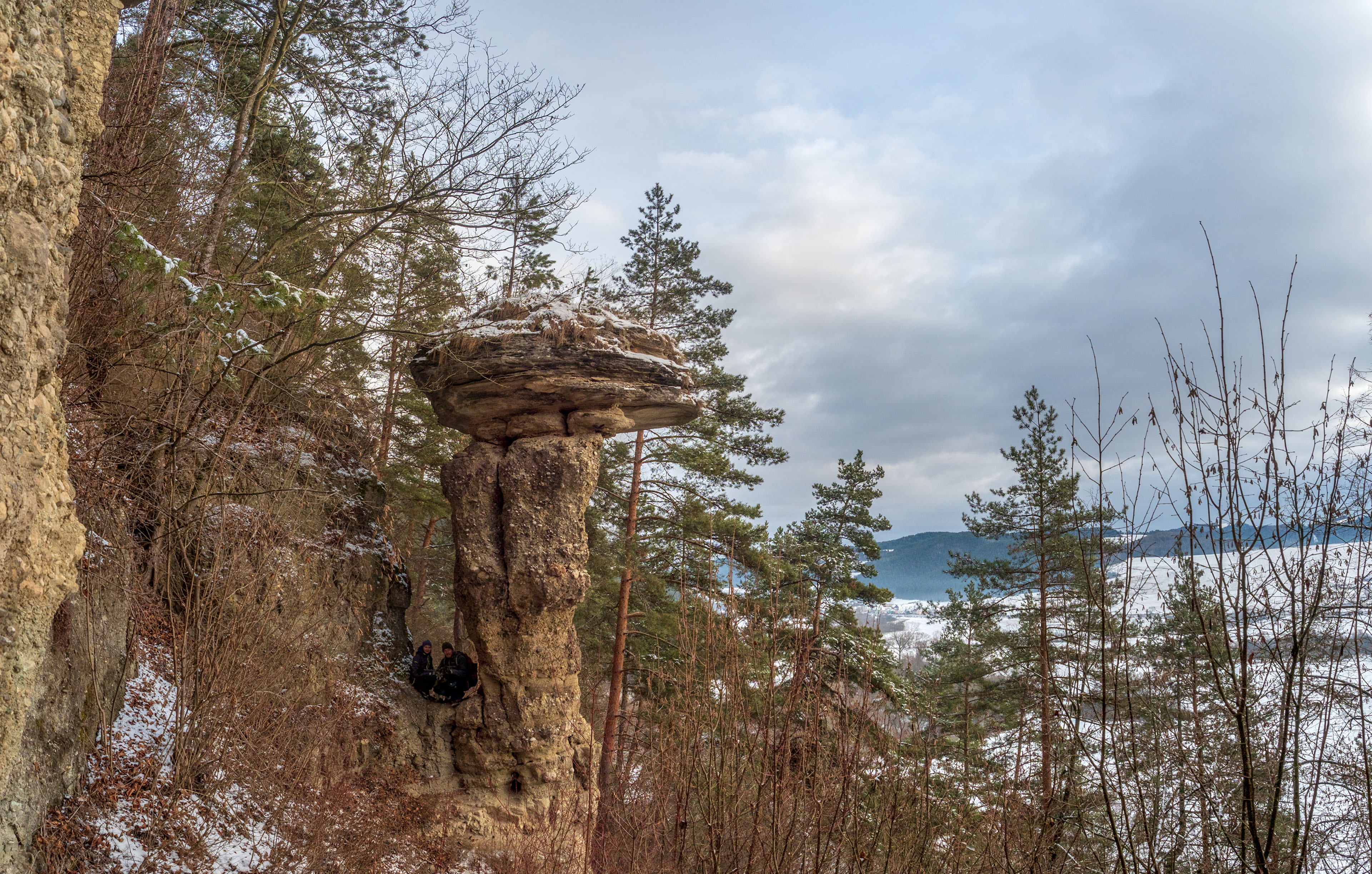 Markušovský skalný hríb a Šikľavá skala (Volovské vrchy)