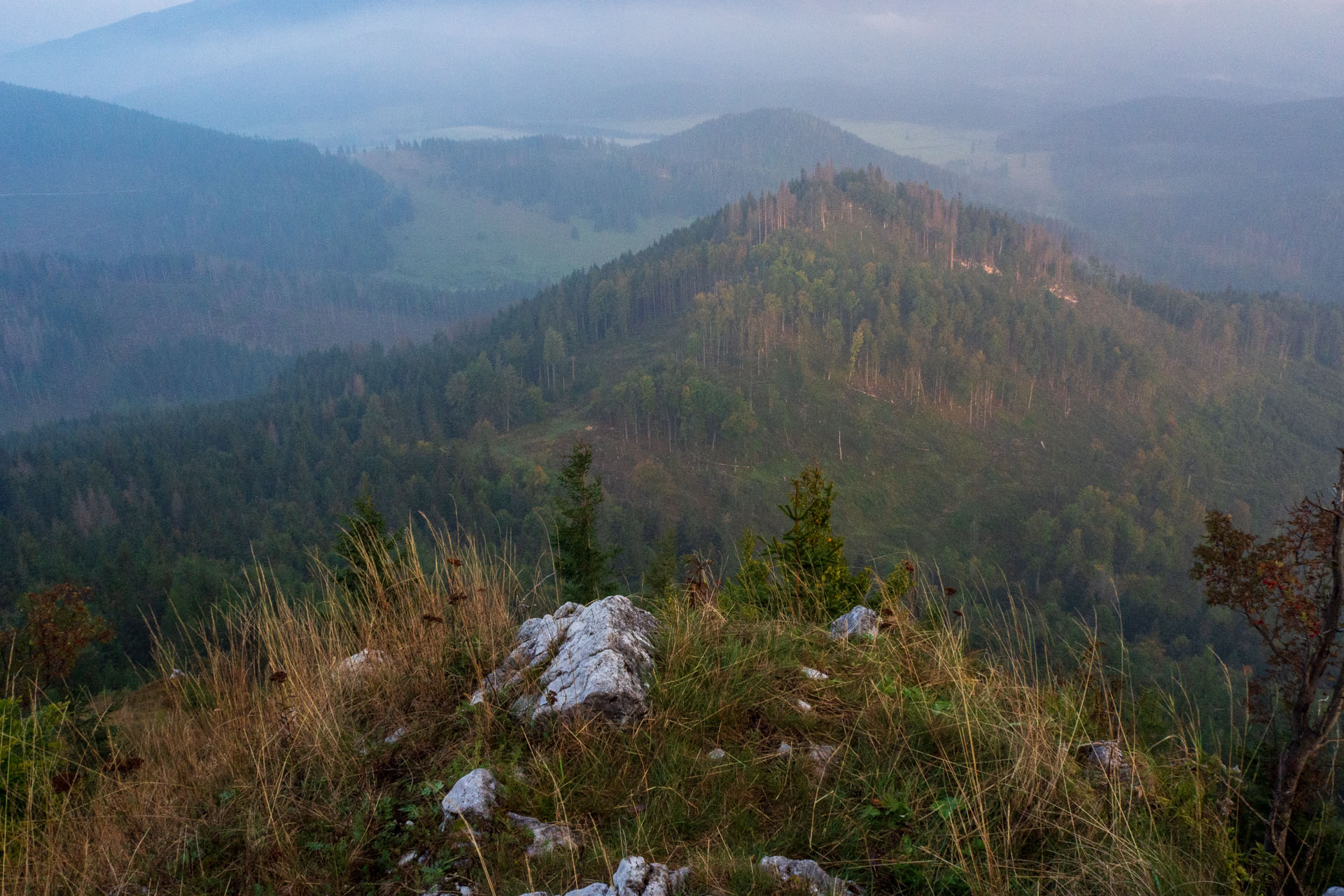 Ondrejisko (Borovniak) zo sedla Besník s nocľahom (Slovenský raj)