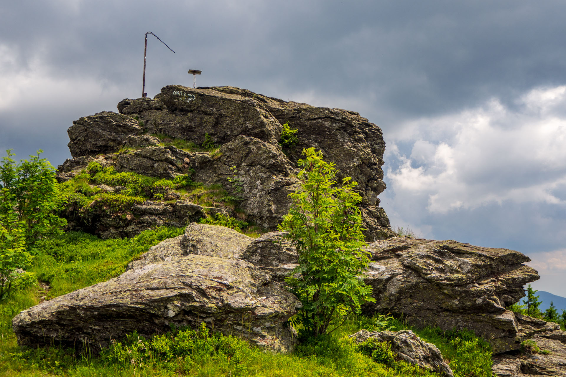 Skalisko z Uhornianskeho sedla (Volovské vrchy)