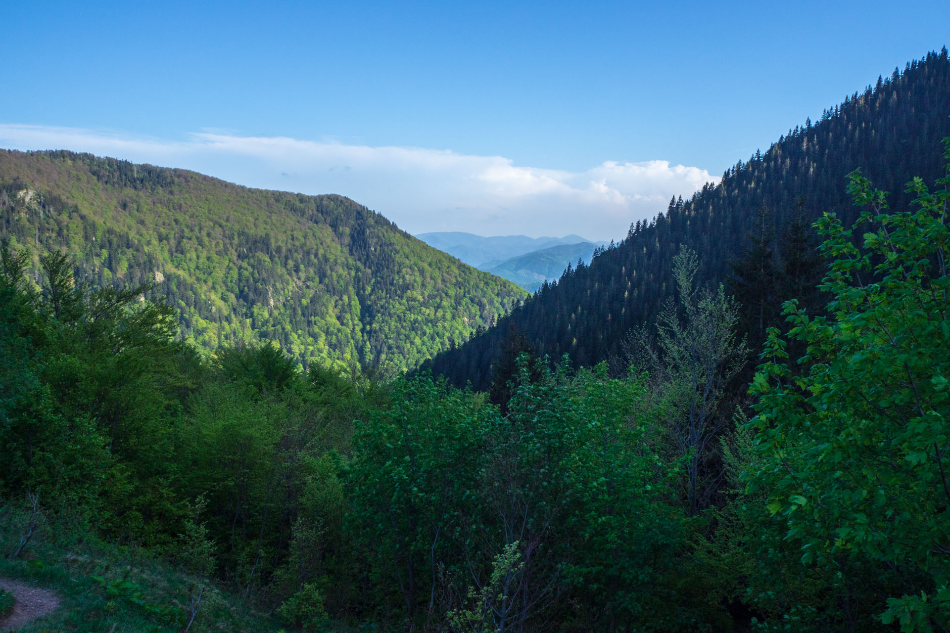 Šútovský vodopád a Chata pod Chlebom z Rieky (Malá Fatra)