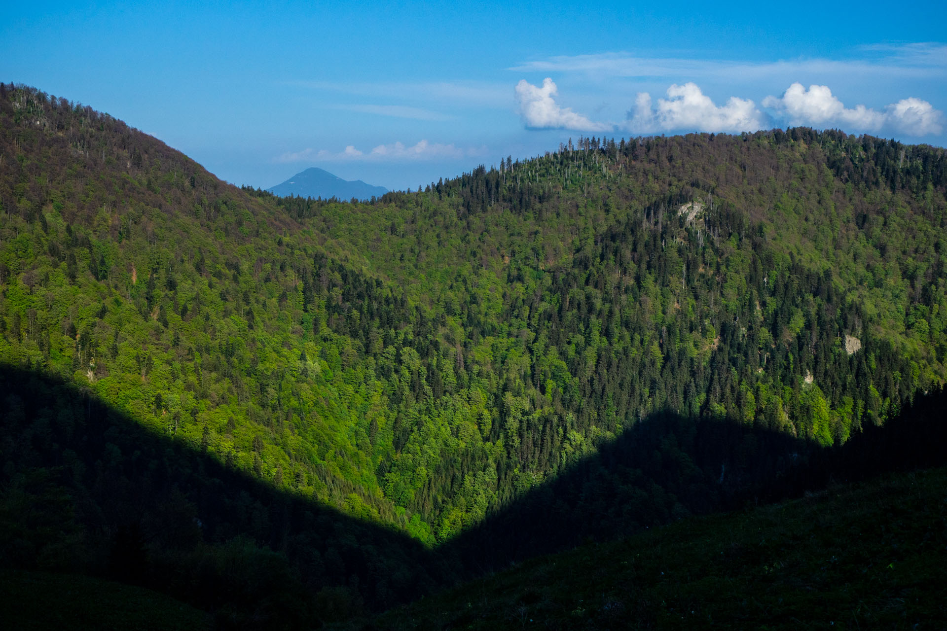 Šútovský vodopád a Chata pod Chlebom z Rieky (Malá Fatra)