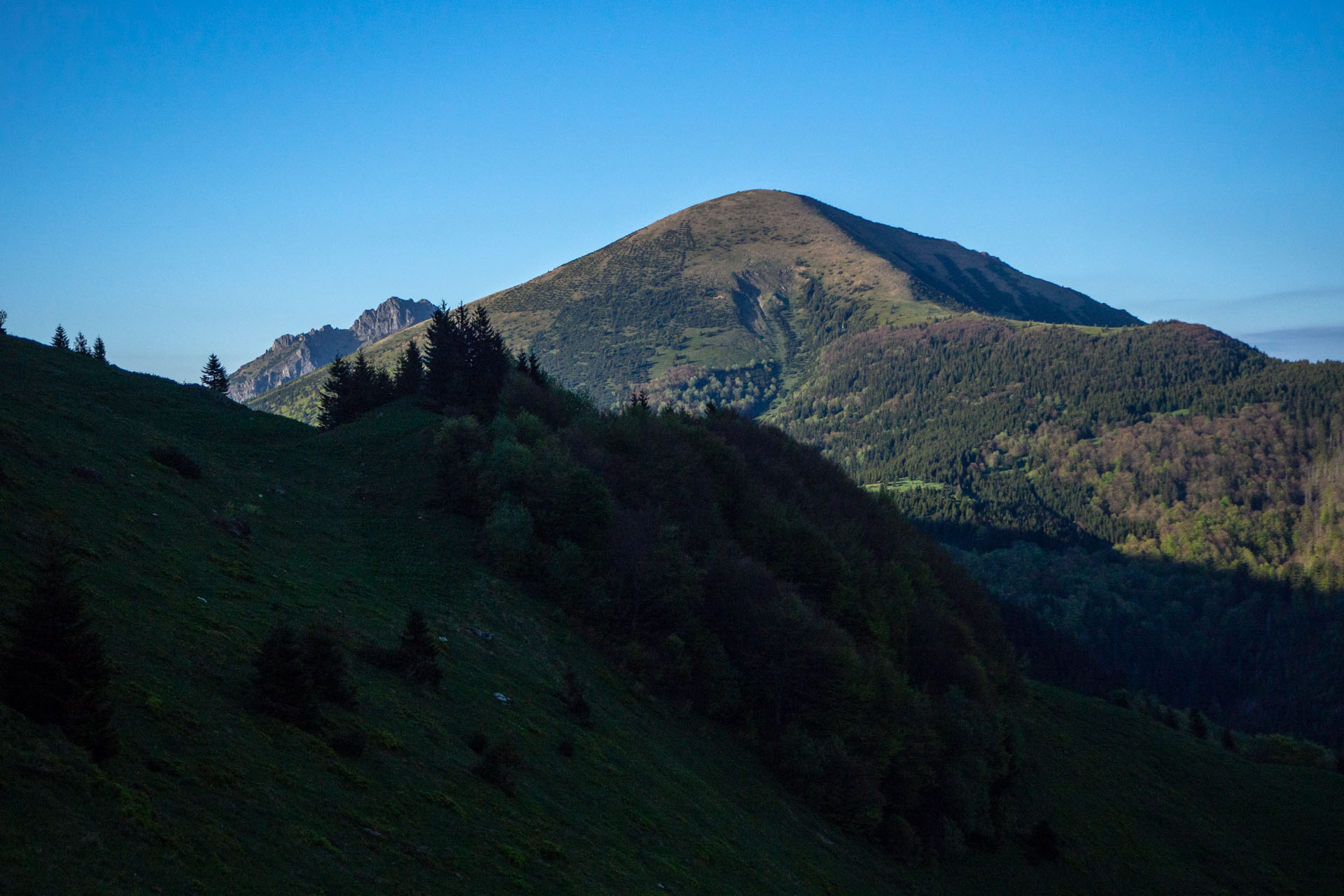 Šútovský vodopád a Chata pod Chlebom z Rieky (Malá Fatra)