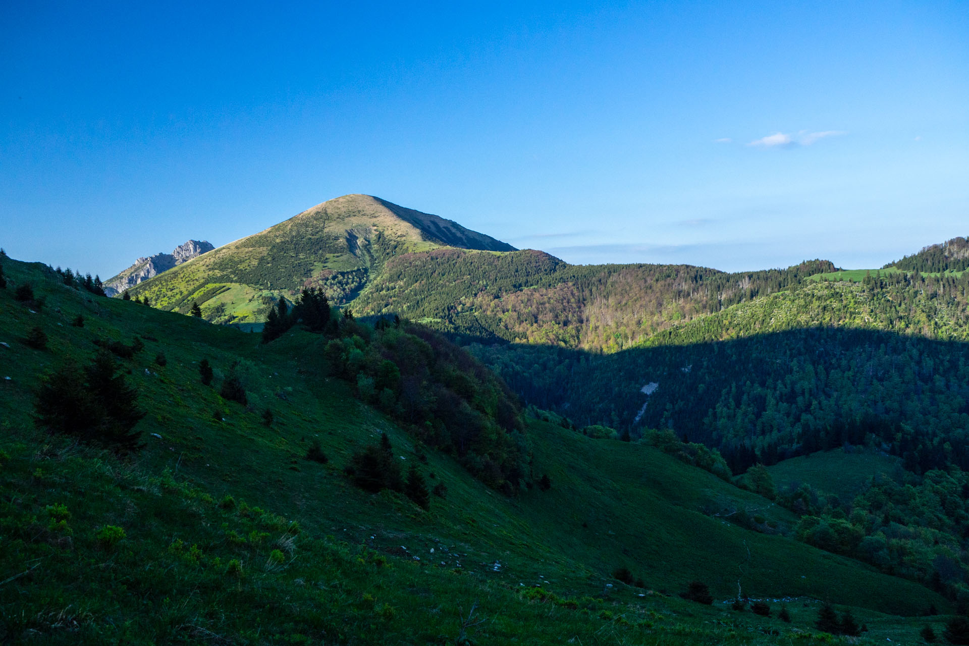 Šútovský vodopád a Chata pod Chlebom z Rieky (Malá Fatra)