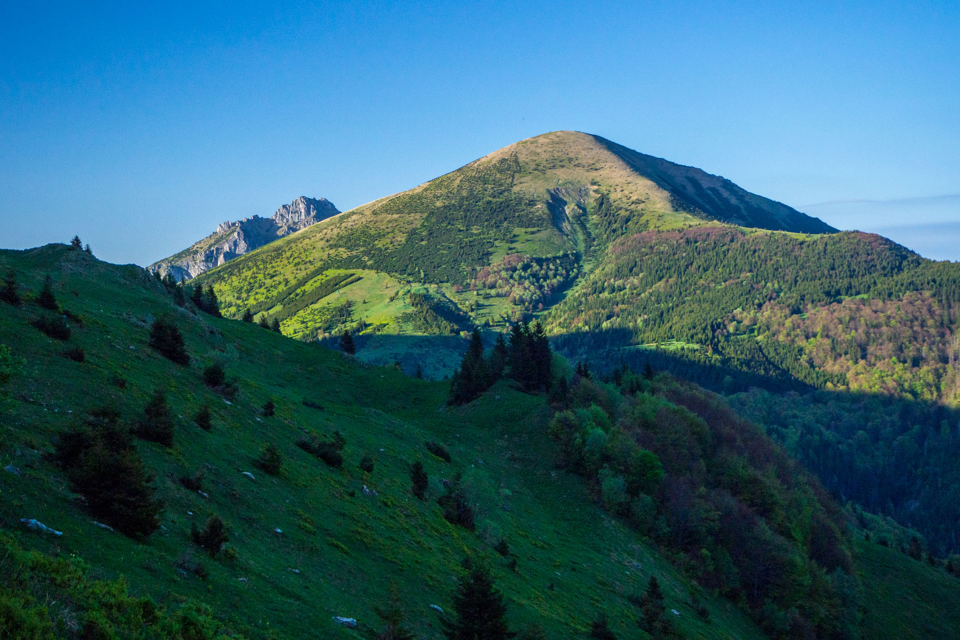 Šútovský vodopád a Chata pod Chlebom z Rieky (Malá Fatra)