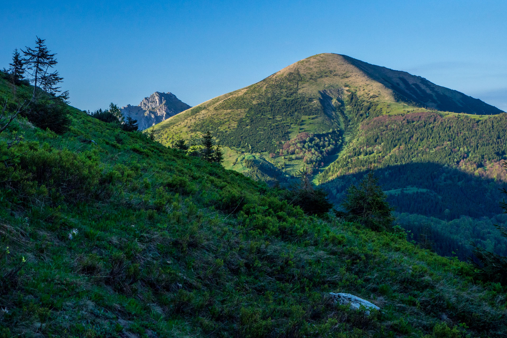 Šútovský vodopád a Chata pod Chlebom z Rieky (Malá Fatra)