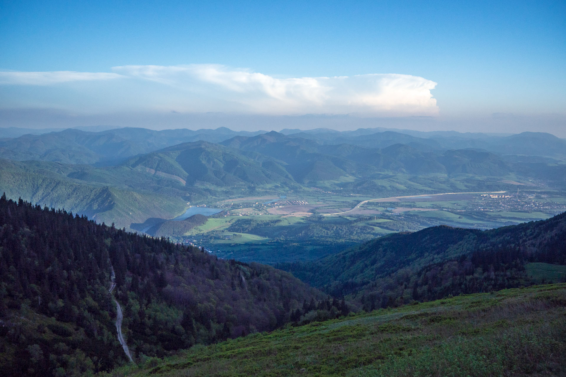 Šútovský vodopád a Chata pod Chlebom z Rieky (Malá Fatra)