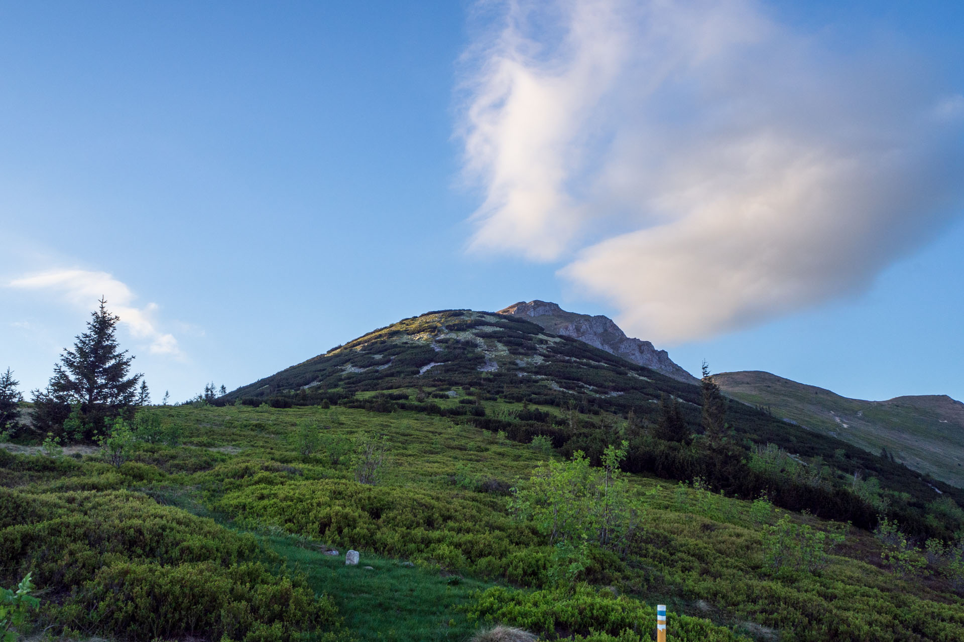 Šútovský vodopád a Chata pod Chlebom z Rieky (Malá Fatra)