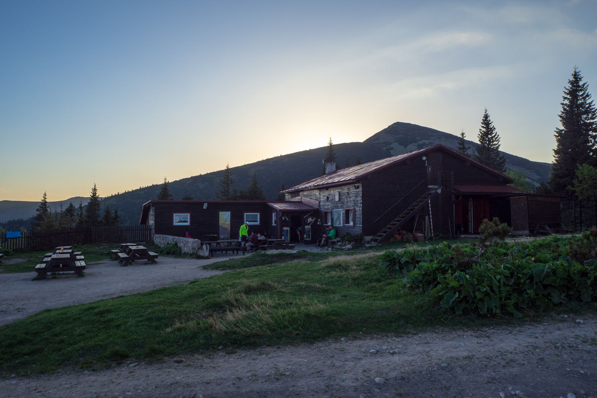 Šútovský vodopád a Chata pod Chlebom z Rieky (Malá Fatra)