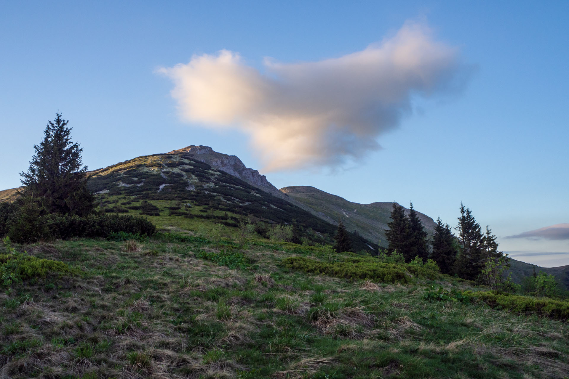 Šútovský vodopád a Chata pod Chlebom z Rieky (Malá Fatra)